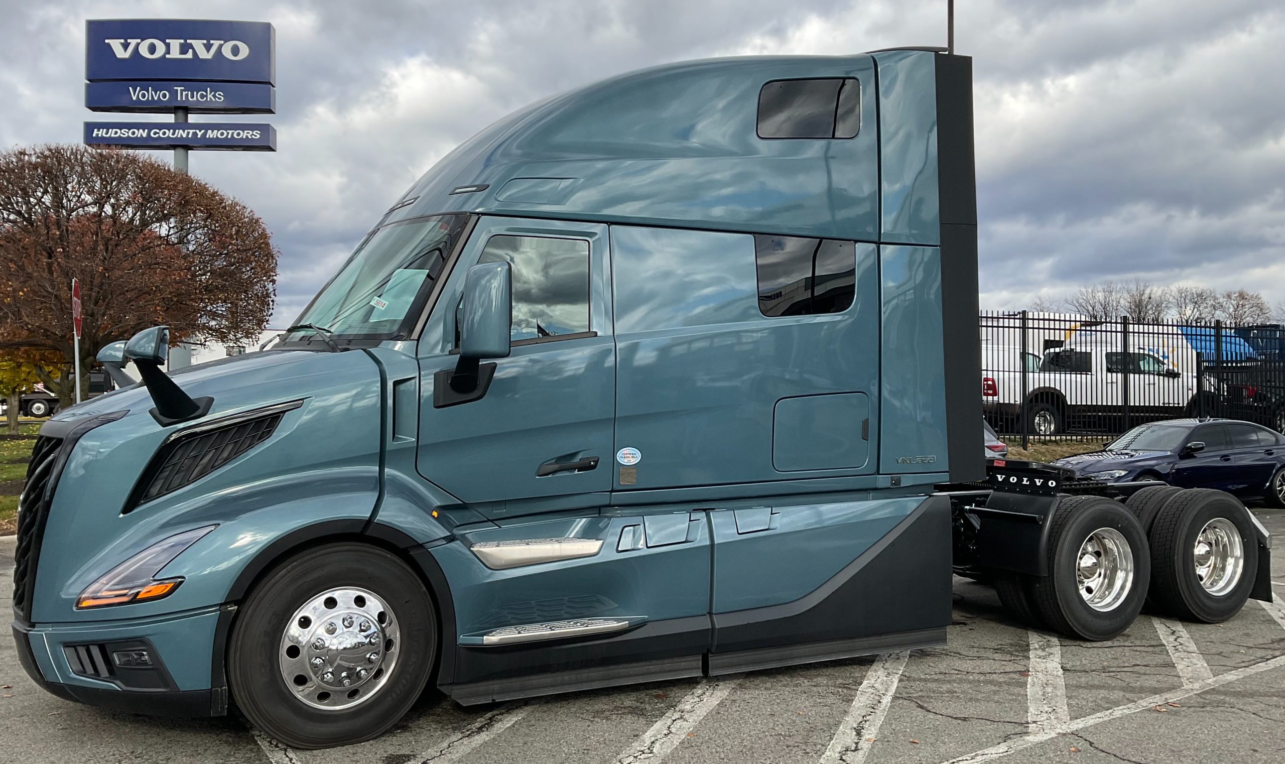 2026 VOLVO VNL64T860 2026 VOLVO VNL64T860 - image 1 of 6