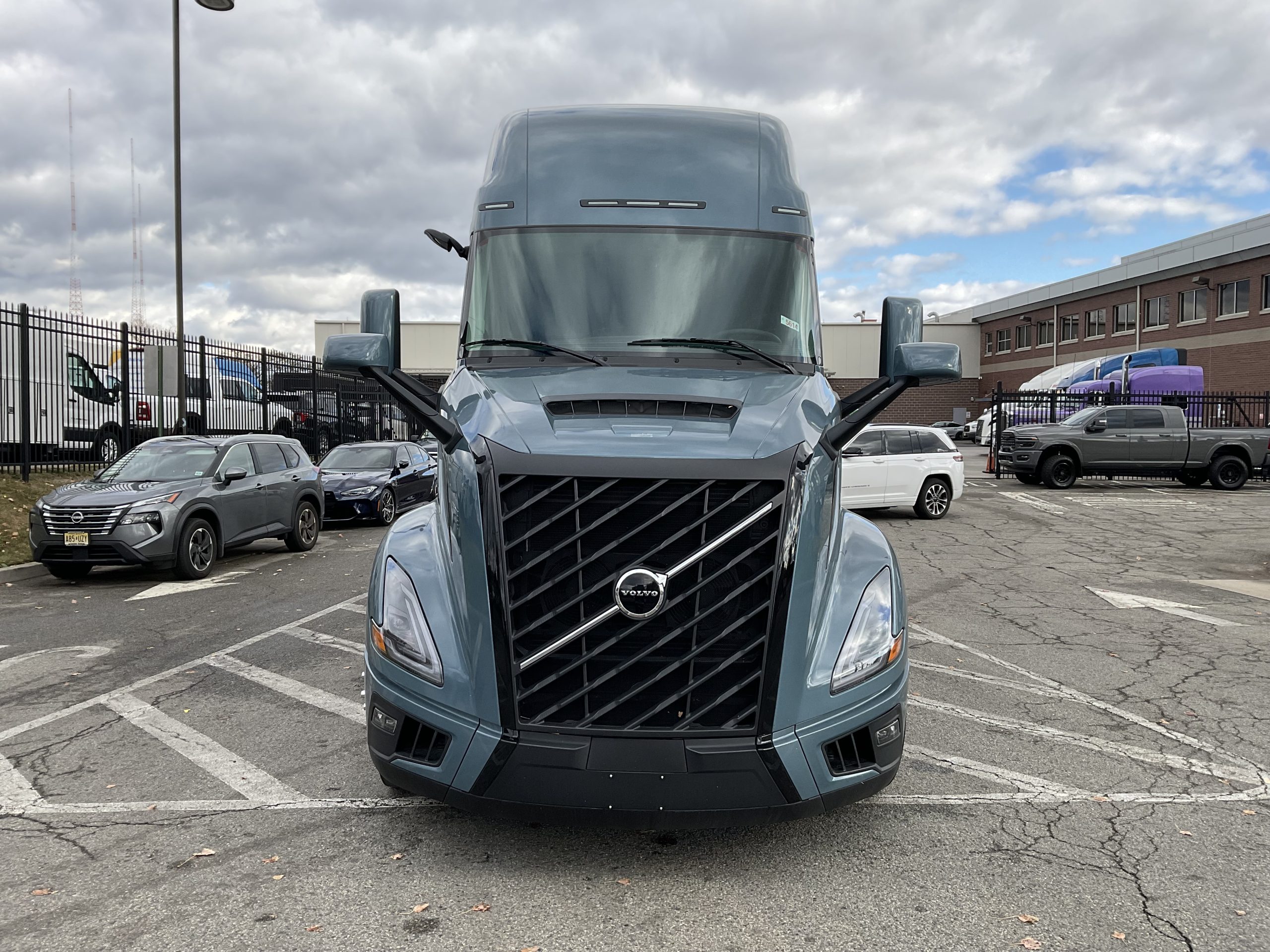 2026 VOLVO VNL64T860 2026 VOLVO VNL64T860 - image 3 of 6