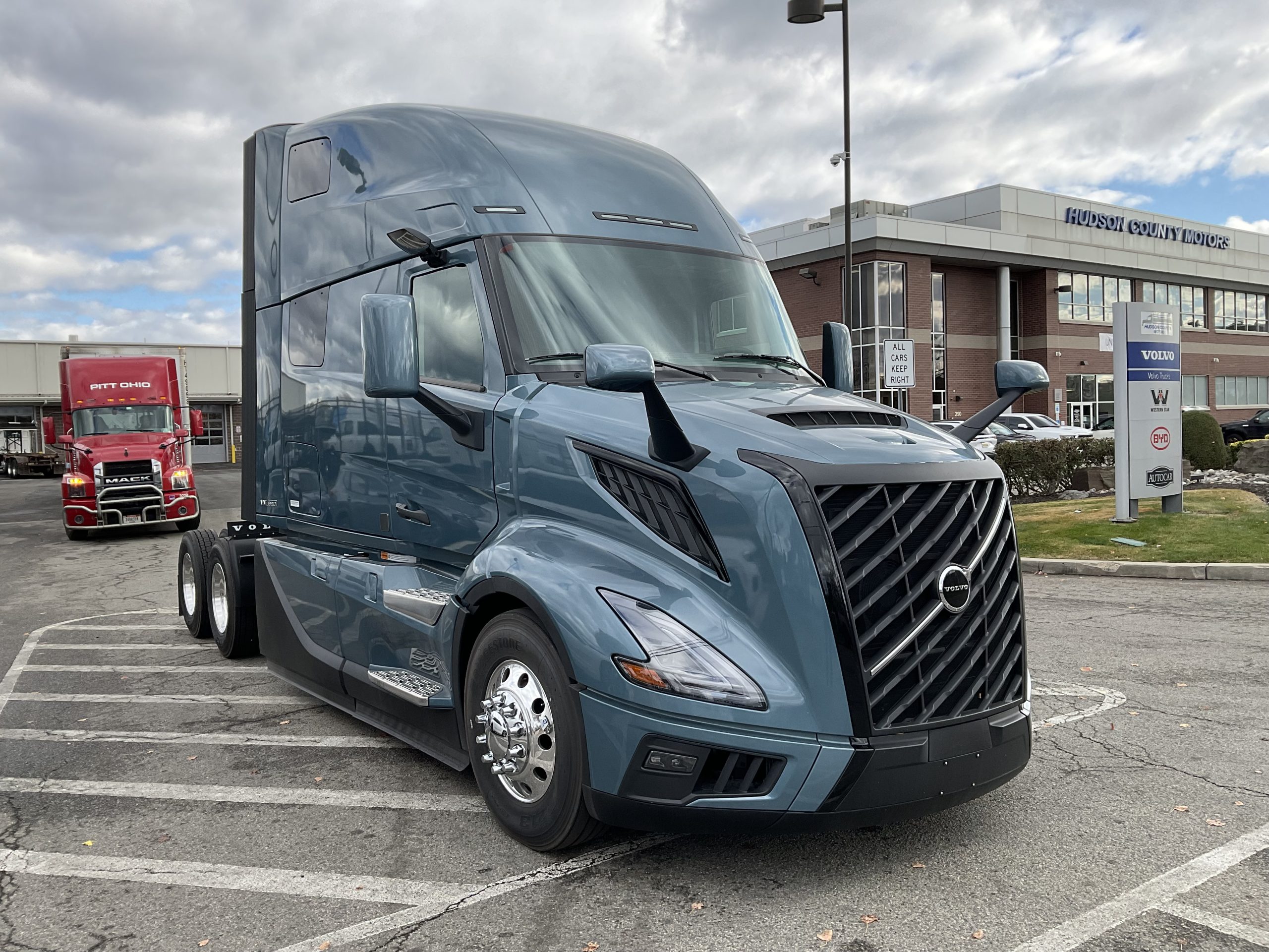 2026 VOLVO VNL64T860 2026 VOLVO VNL64T860 - image 4 of 6
