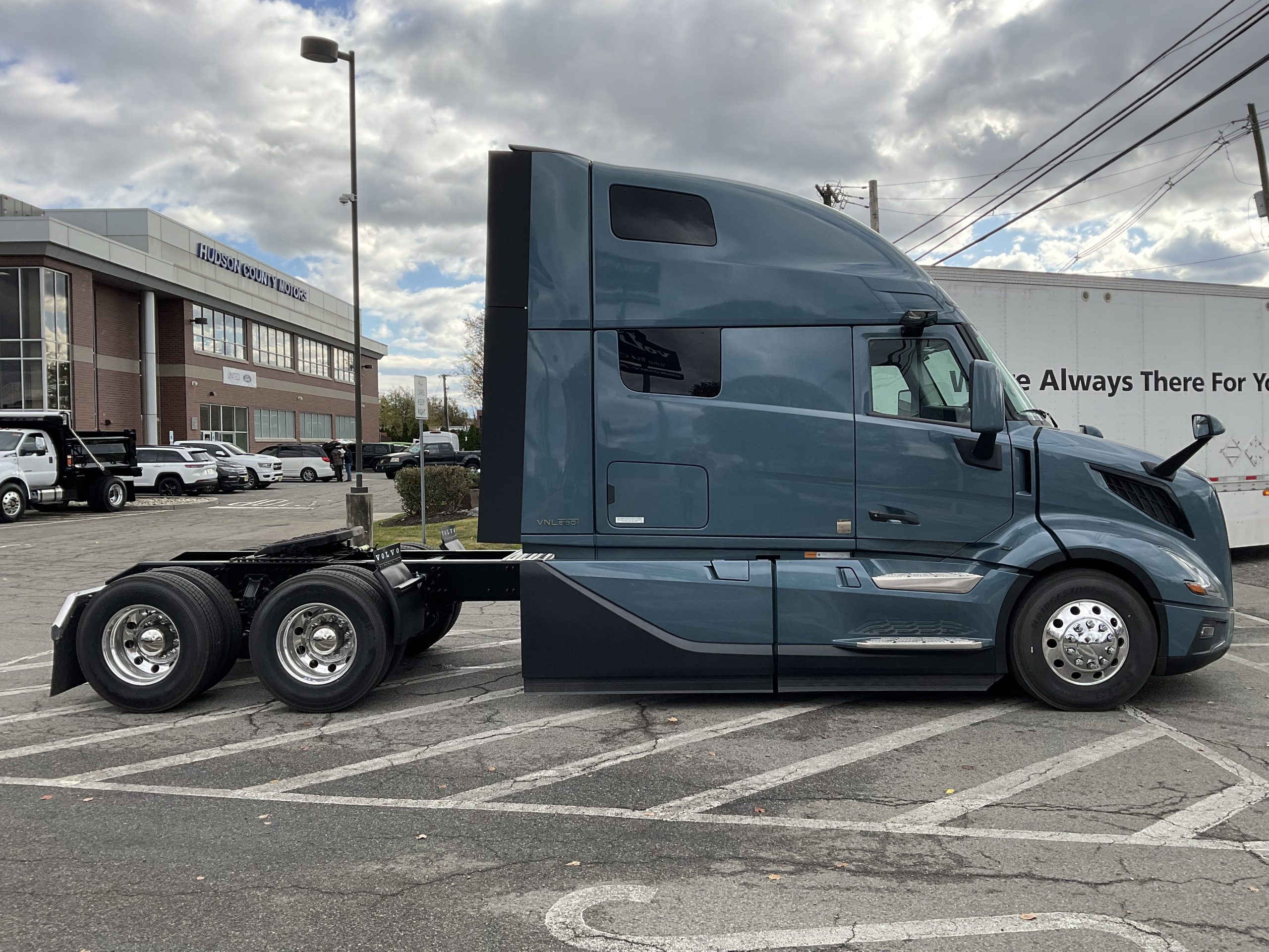 2026 VOLVO VNL64T860 2026 VOLVO VNL64T860 - image 5 of 6