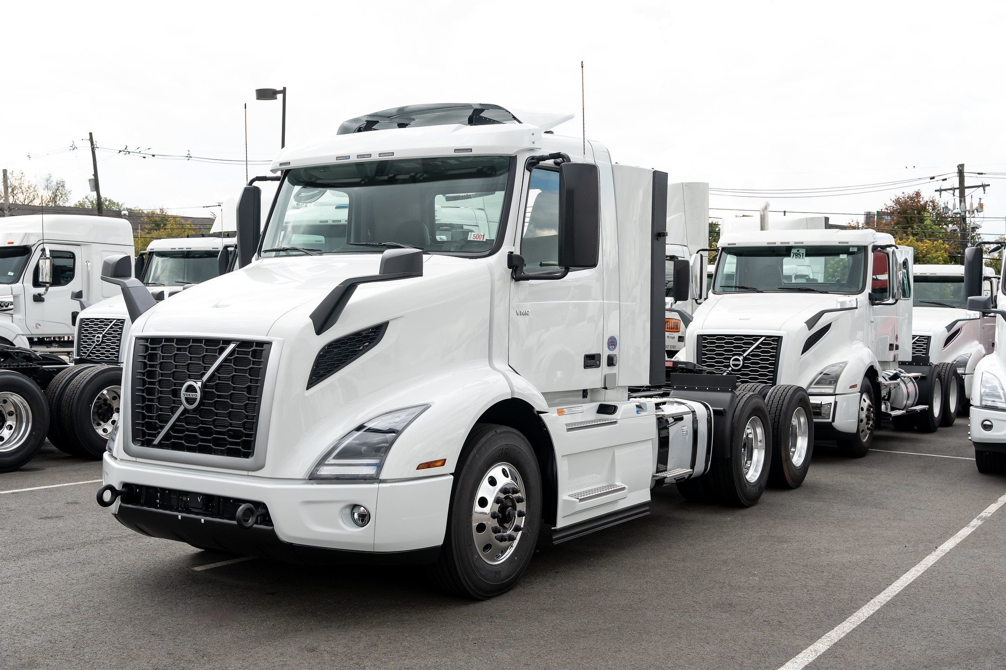 WWS/49XFM NEW FLOOR MAT SET - Hudson County Motors is a heavy truck  dealership in Secaucus, NJ with a parts store, rental, service and financing