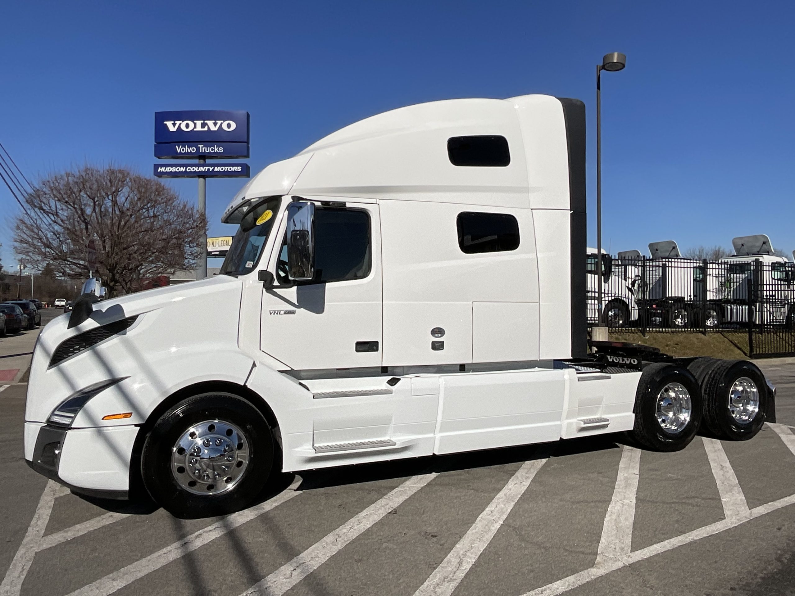 2021 VOLVO VNL64T760 - Hudson County Motors is a heavy truck