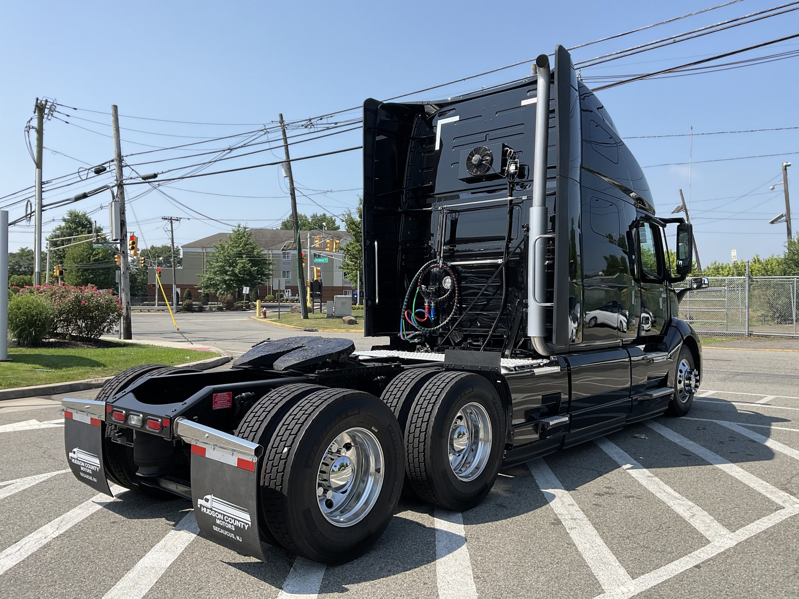 2023 VOLVO VNL64T760 - Hudson County Motors is a heavy truck