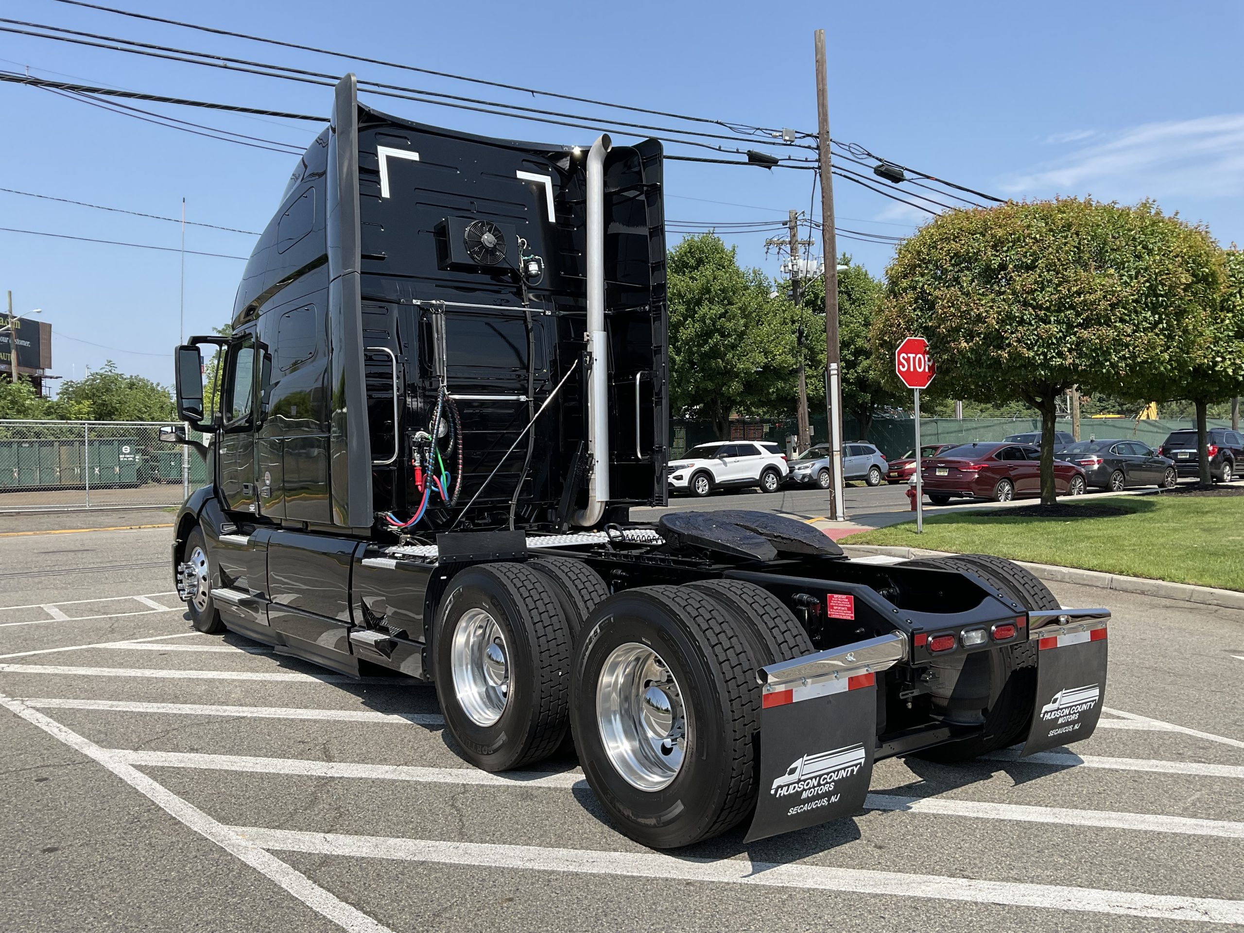 2023 VOLVO VNL64T760 - Hudson County Motors is a heavy truck