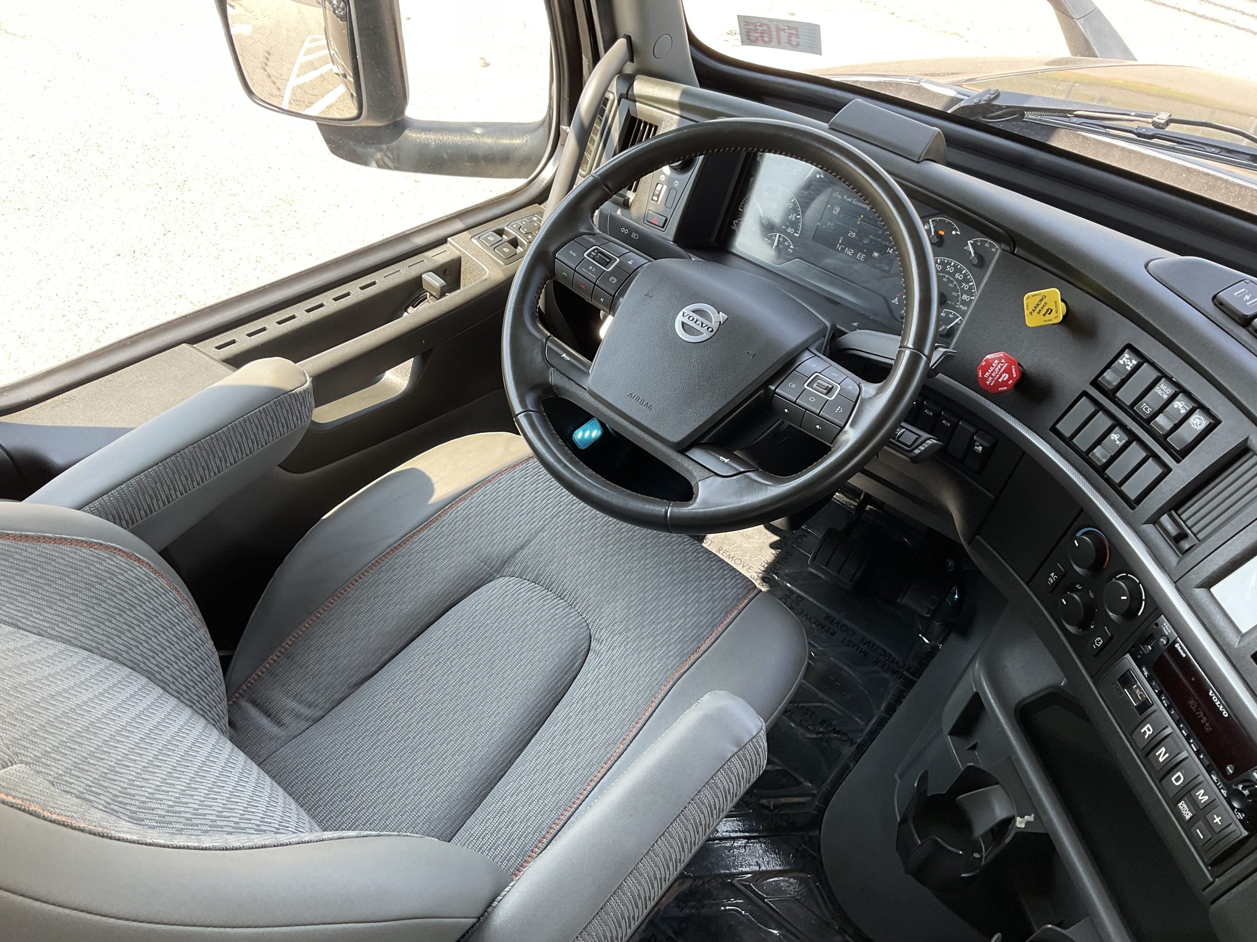 2023 VOLVO VNL64T760 - Hudson County Motors is a heavy truck