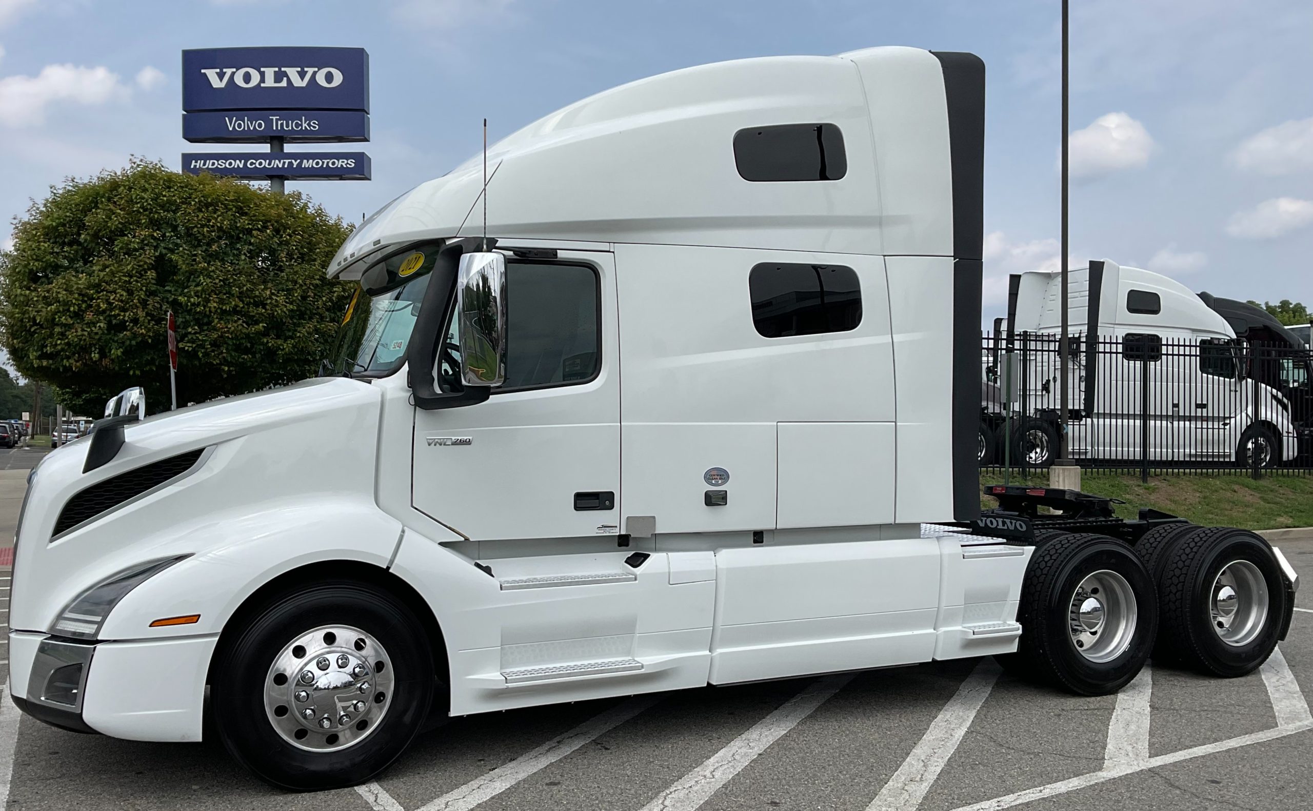 2021 VOLVO VNL64T760 - Hudson County Motors is a heavy truck