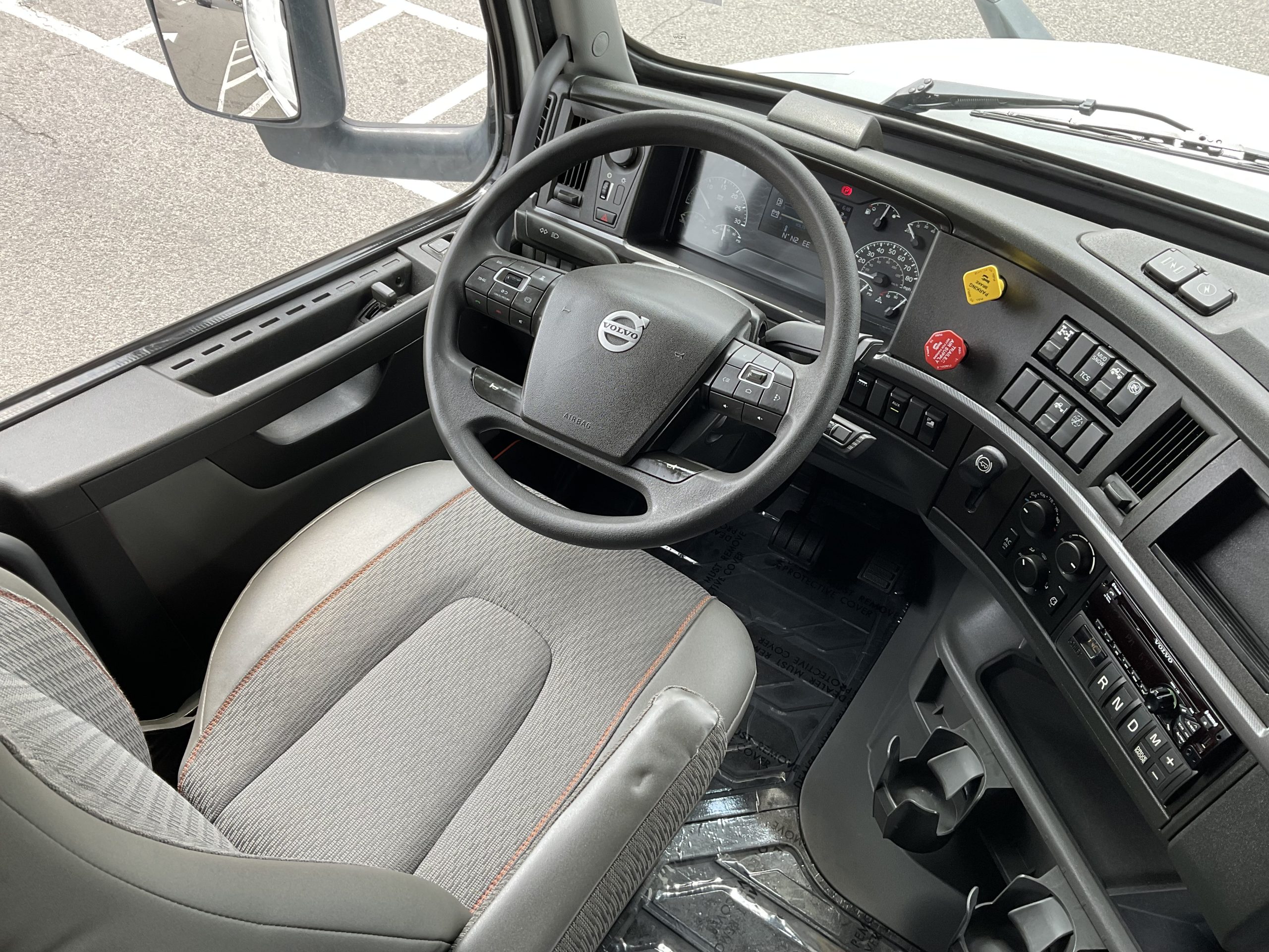 2021 VOLVO VNL64T760 - Hudson County Motors is a heavy truck