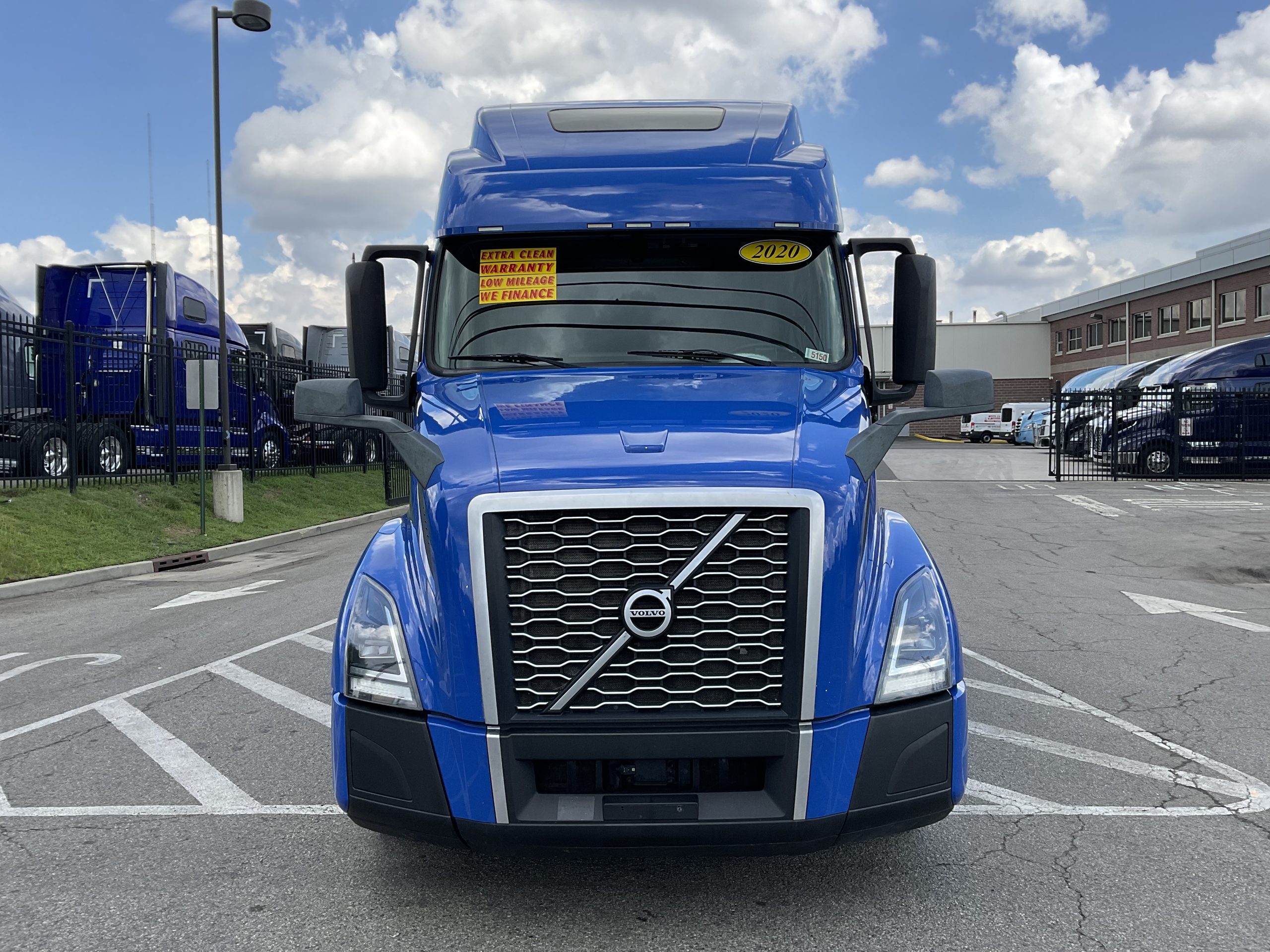 2020 VOLVO VNL64T860 - Hudson County Motors is a heavy truck