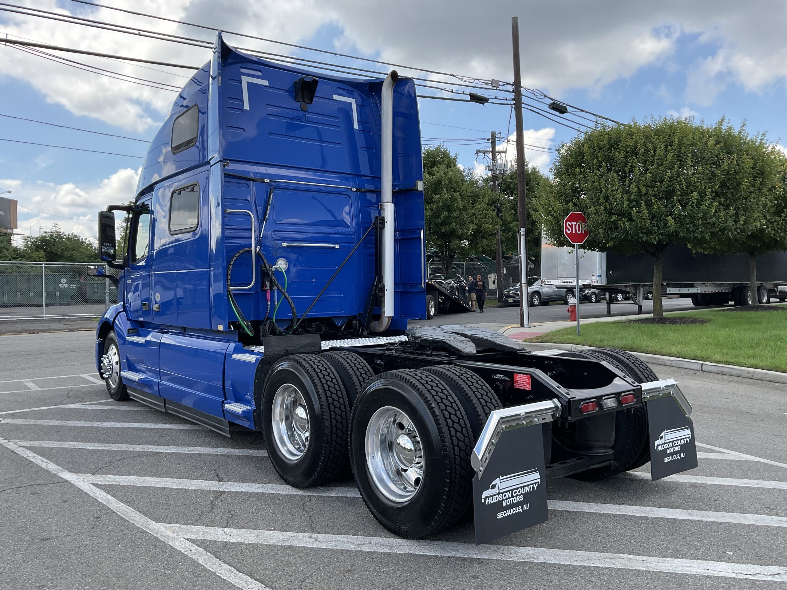 2020 VOLVO VNL64T860 - Hudson County Motors is a heavy truck