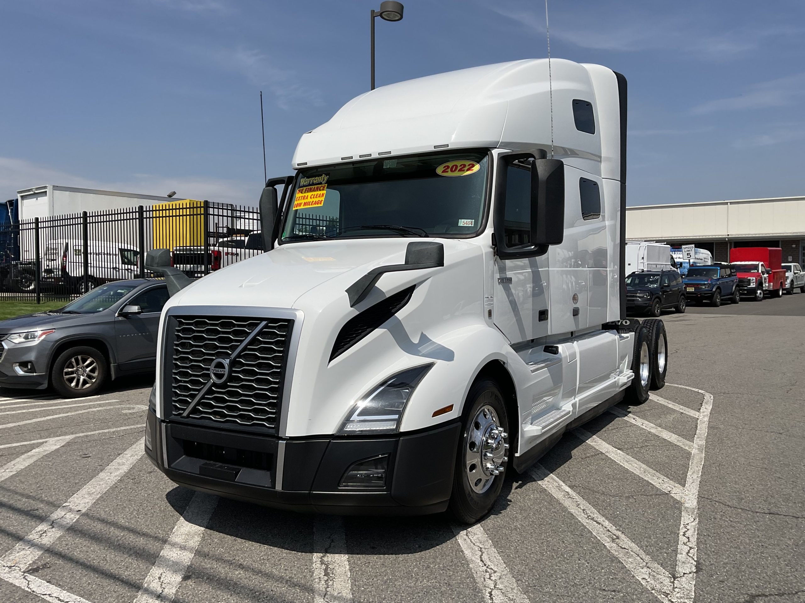2022 VOLVO VNL64T760 - image 2 of 6