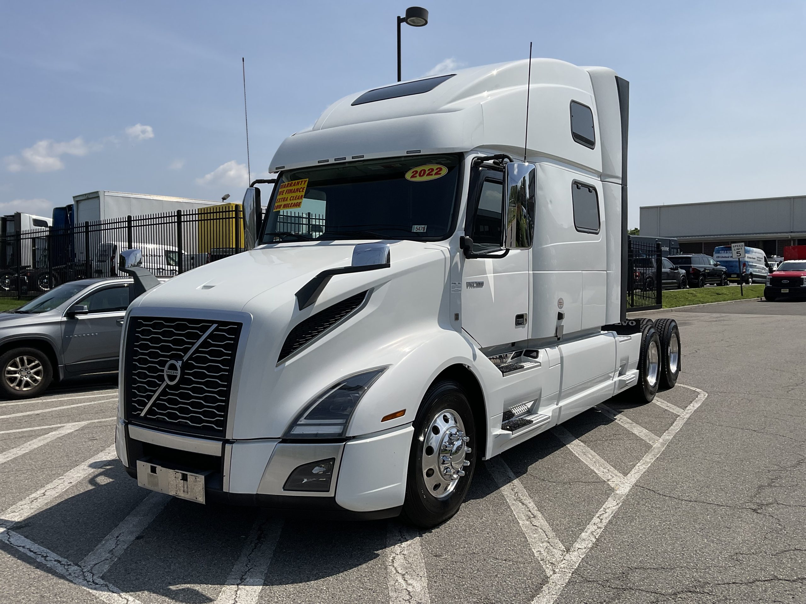2022 VOLVO VNL64T860 - image 2 of 6