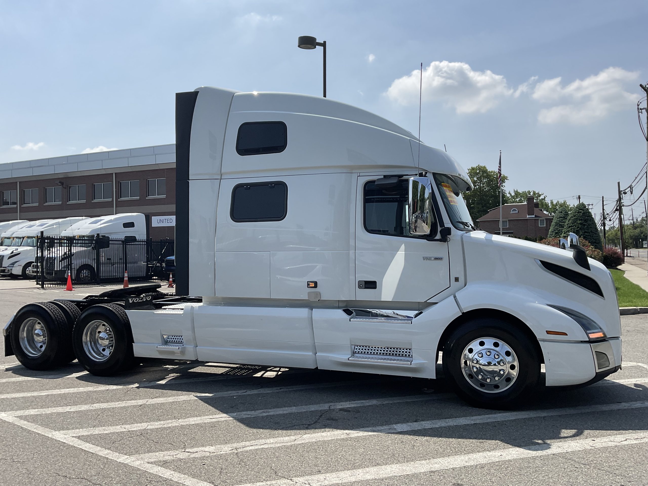 2022 VOLVO VNL64T860 - image 5 of 6