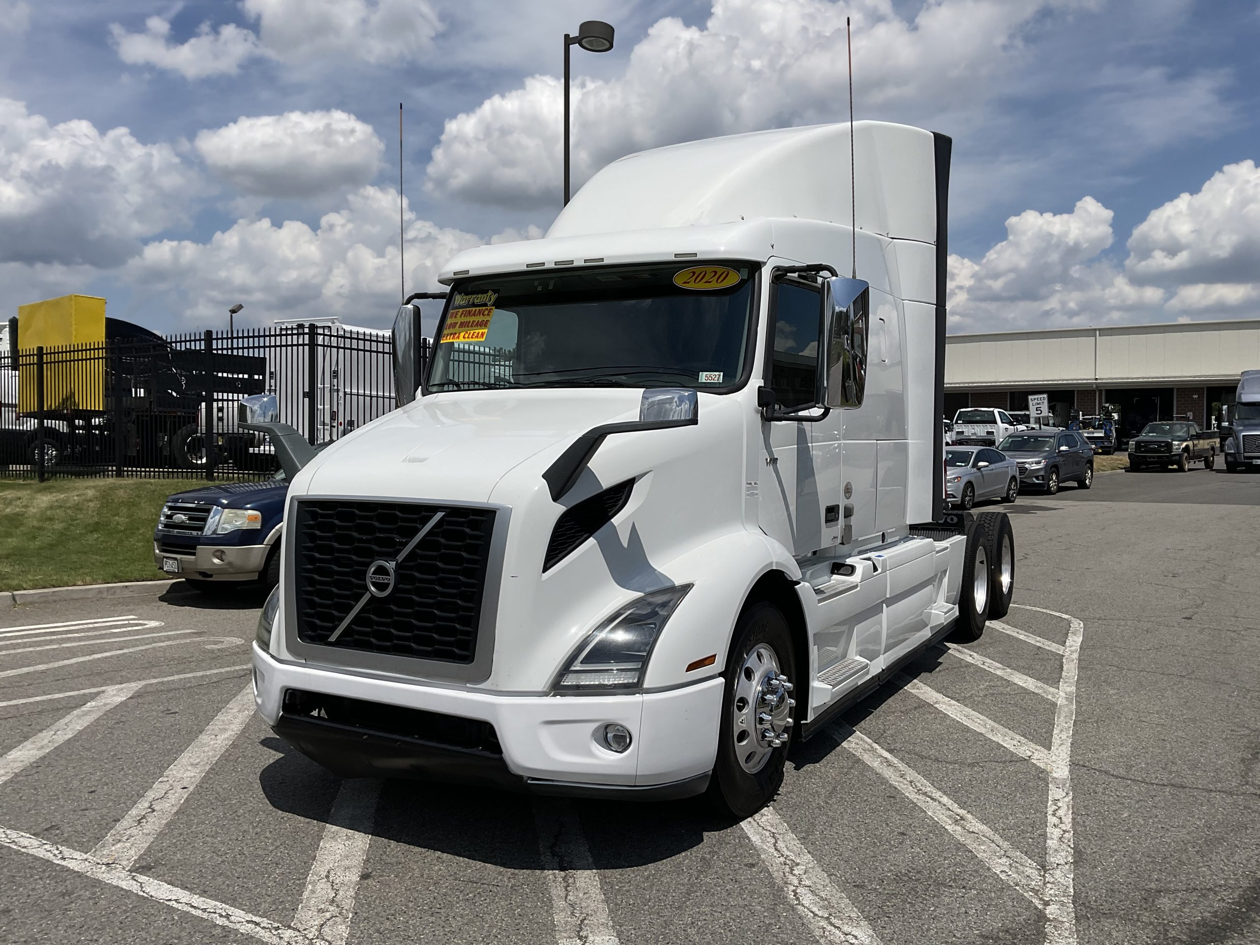 2020 VOLVO VNR64T640 - image 2 of 6