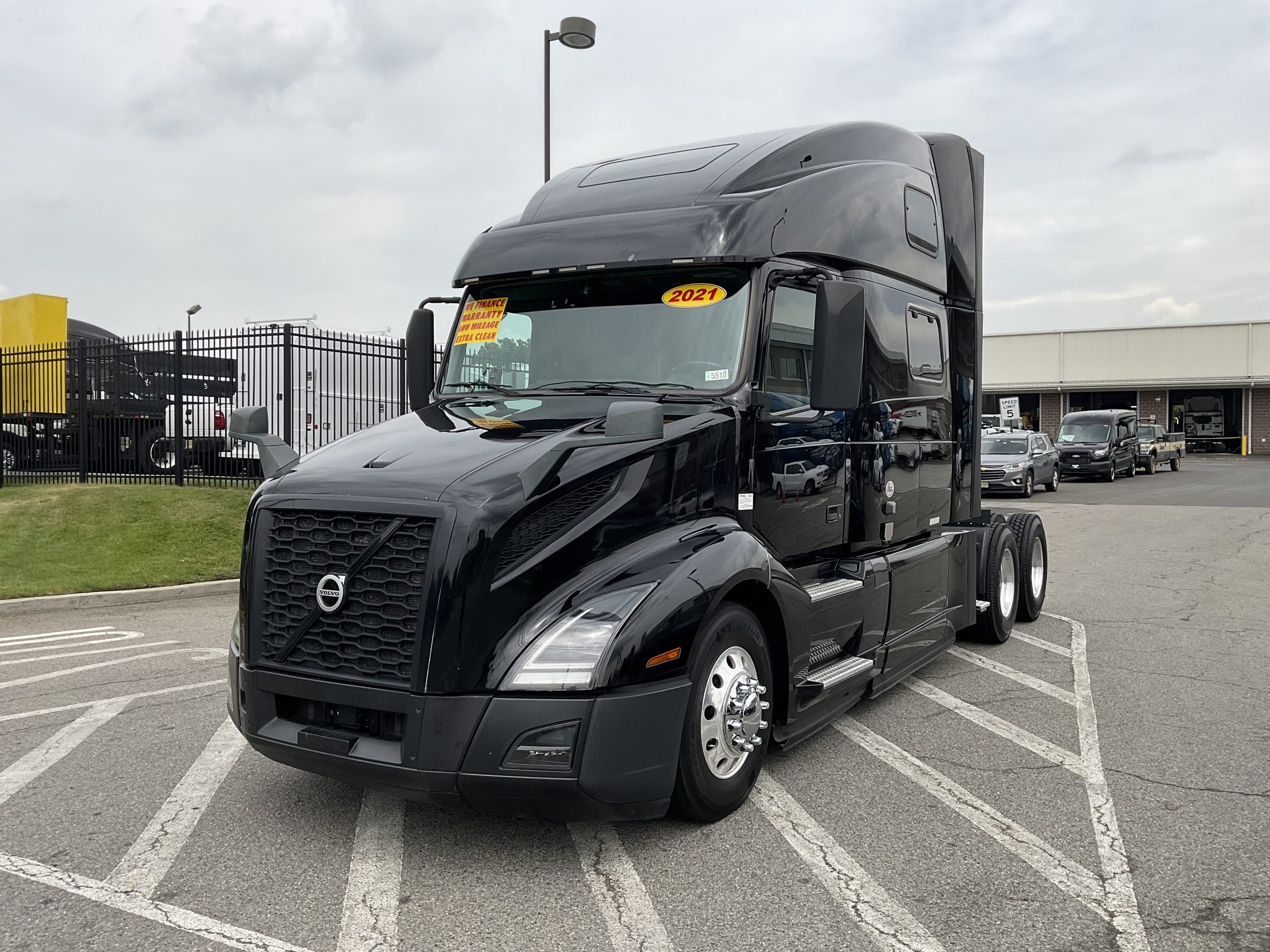 2021 VOLVO VNL64T860 - image 2 of 6