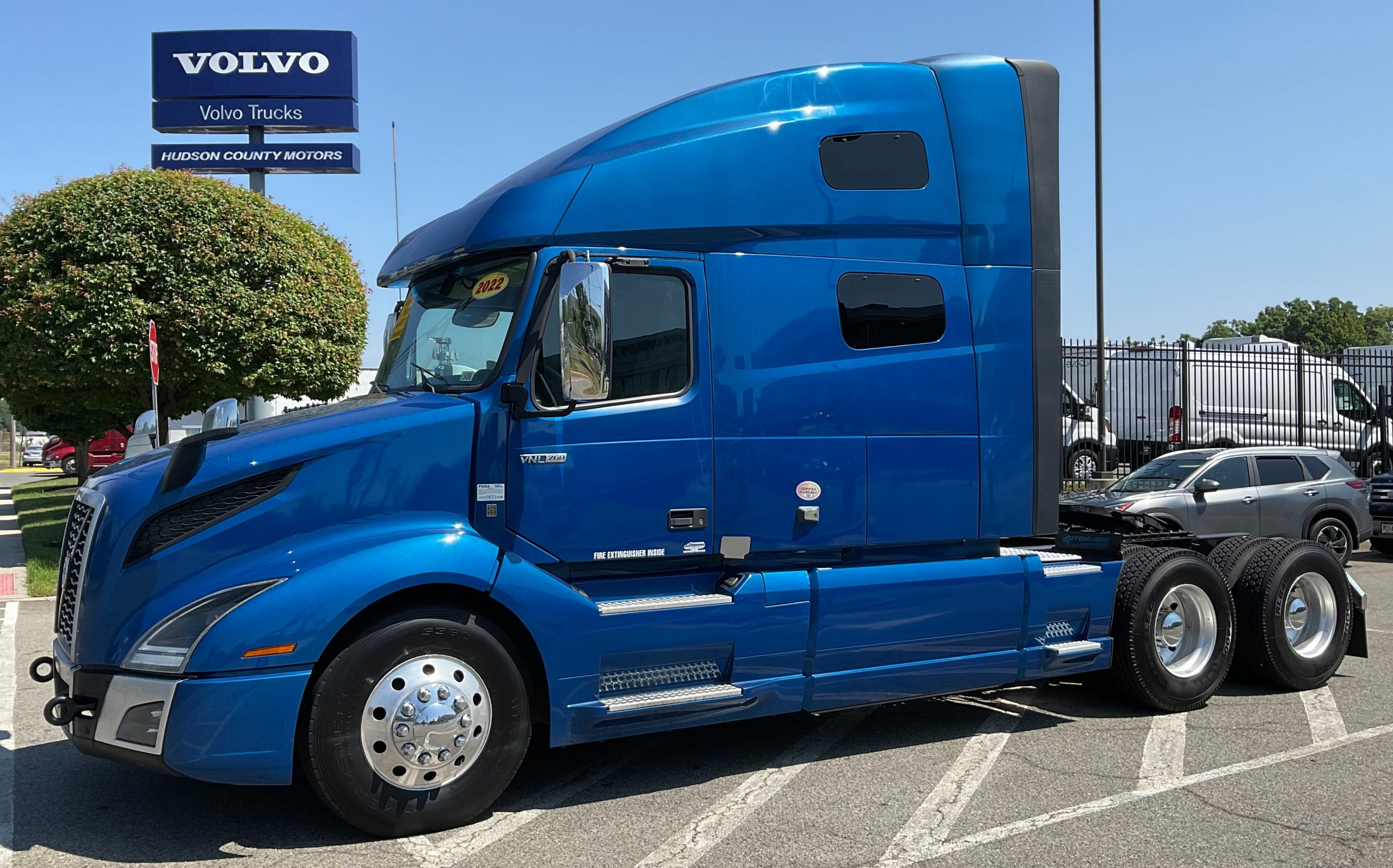2022 VOLVO VNL64T760 - image 1 of 6