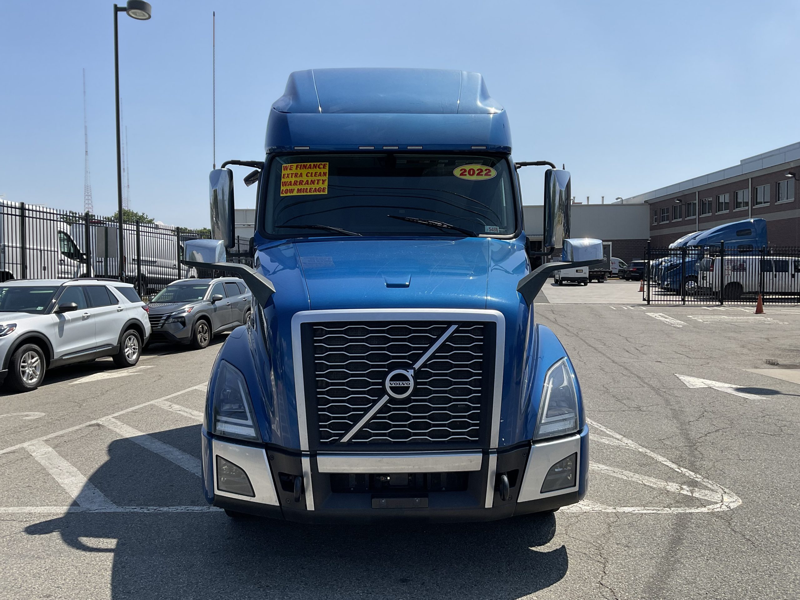 2022 VOLVO VNL64T760 - image 3 of 6