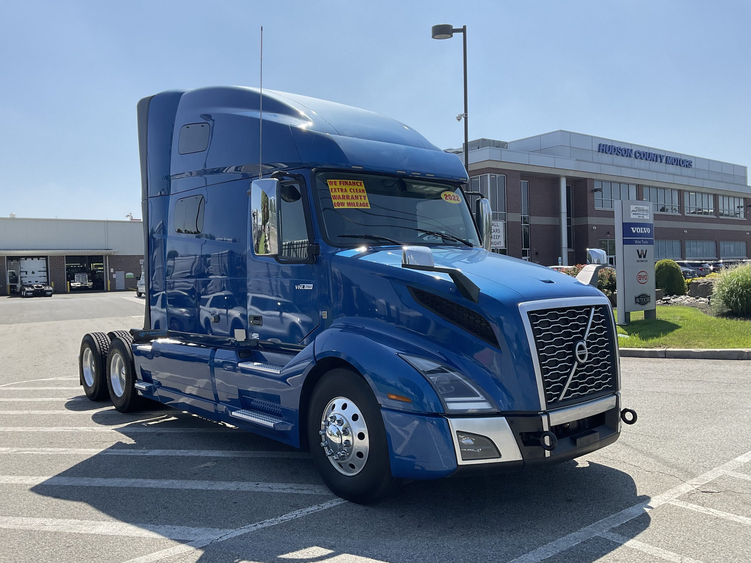2022 VOLVO VNL64T760 - image 4 of 6