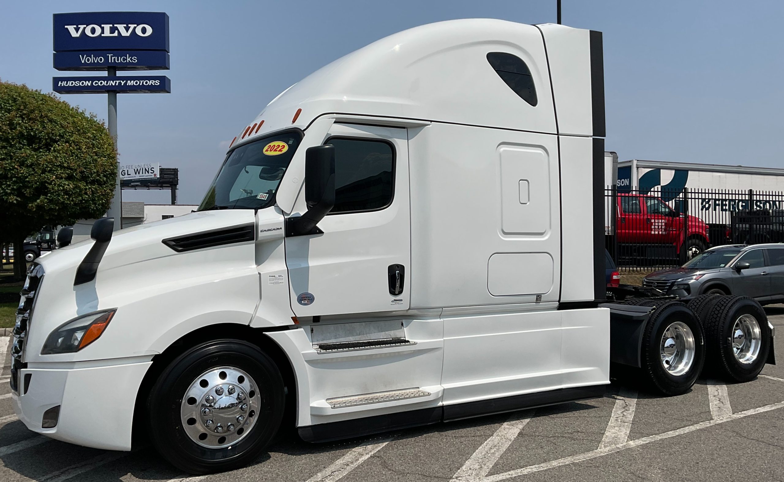 2022 FREIGHTLINER CASCADIA 126 - image 1 of 6