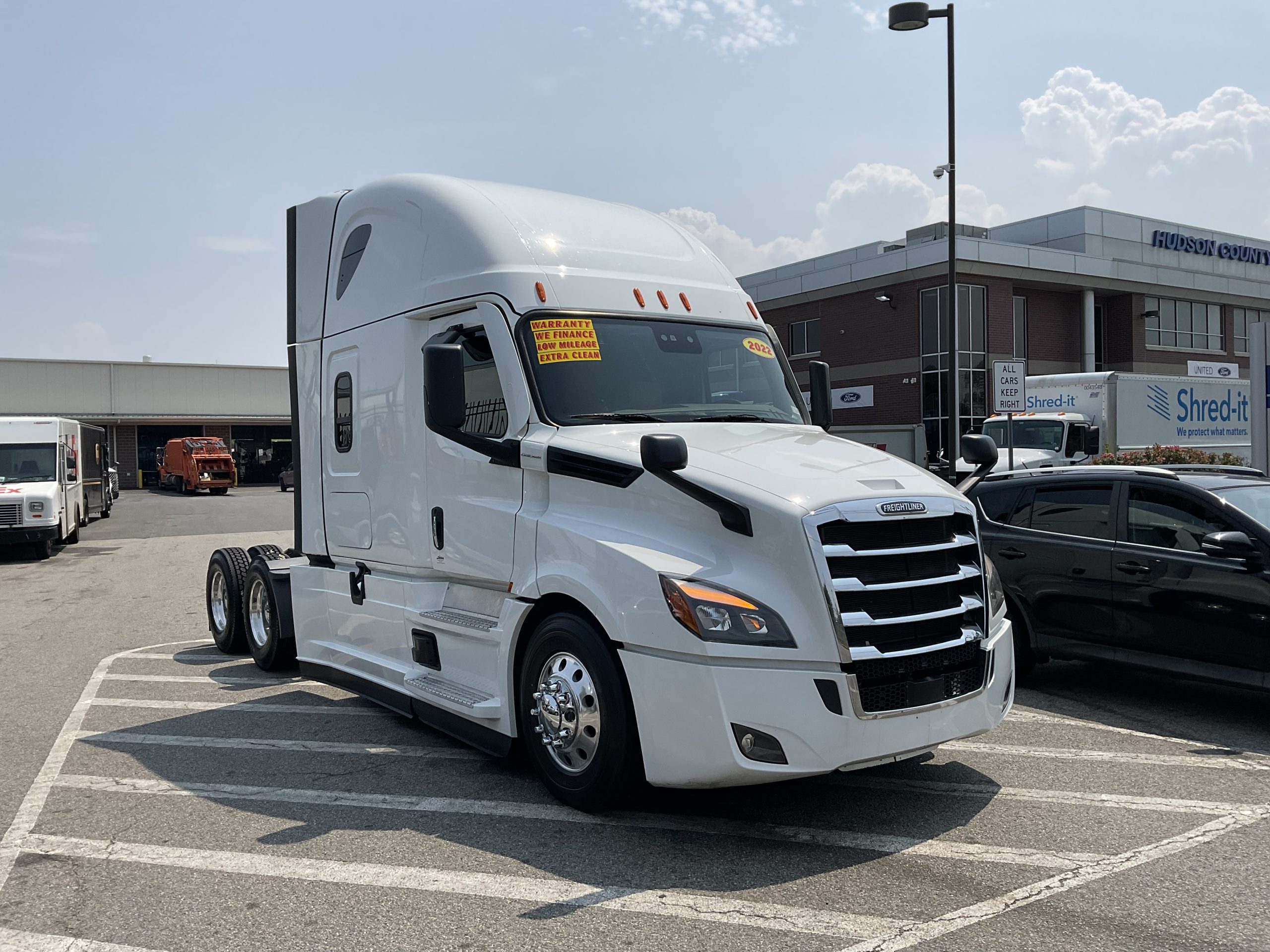 2022 FREIGHTLINER CASCADIA 126 - image 4 of 6