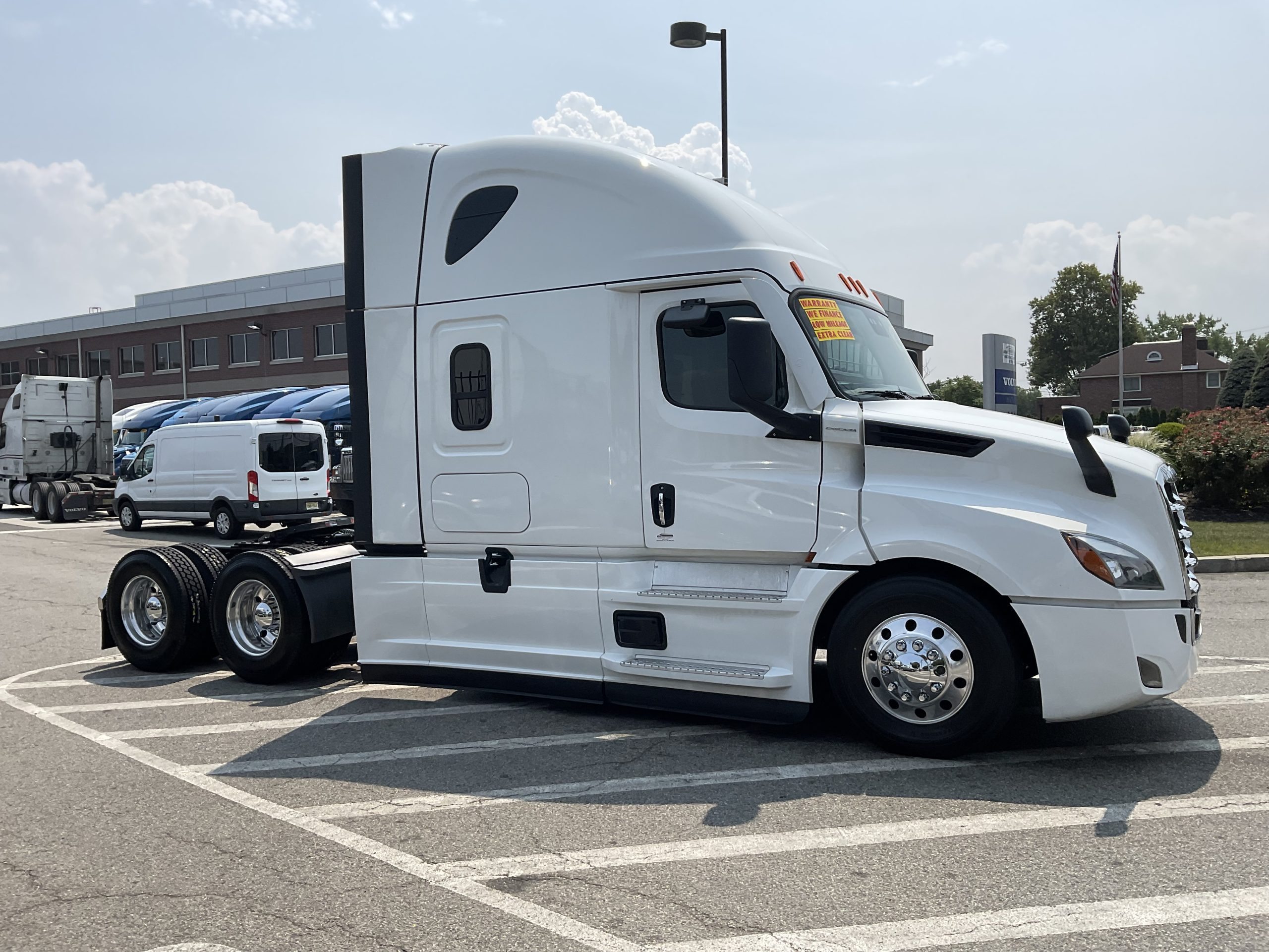 2022 FREIGHTLINER CASCADIA 126 - image 5 of 6