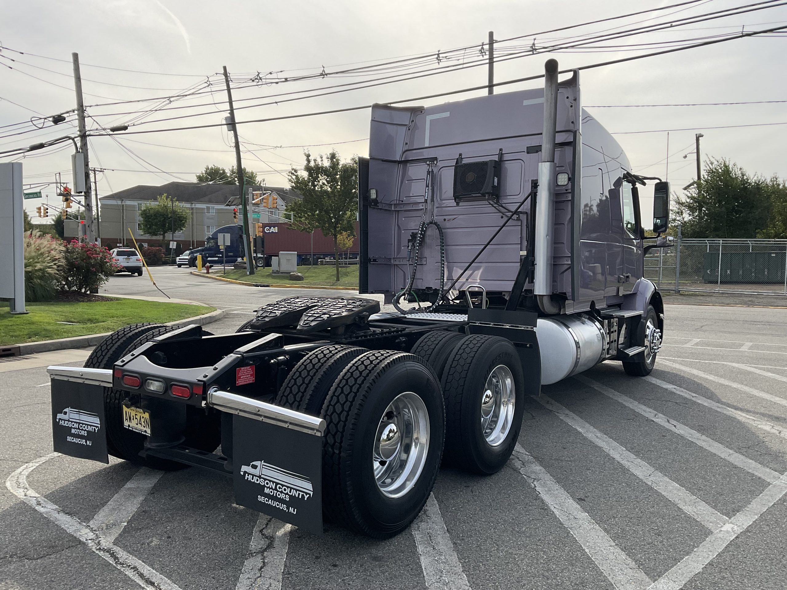 2021 VOLVO VNR64T640 - image 5 of 6