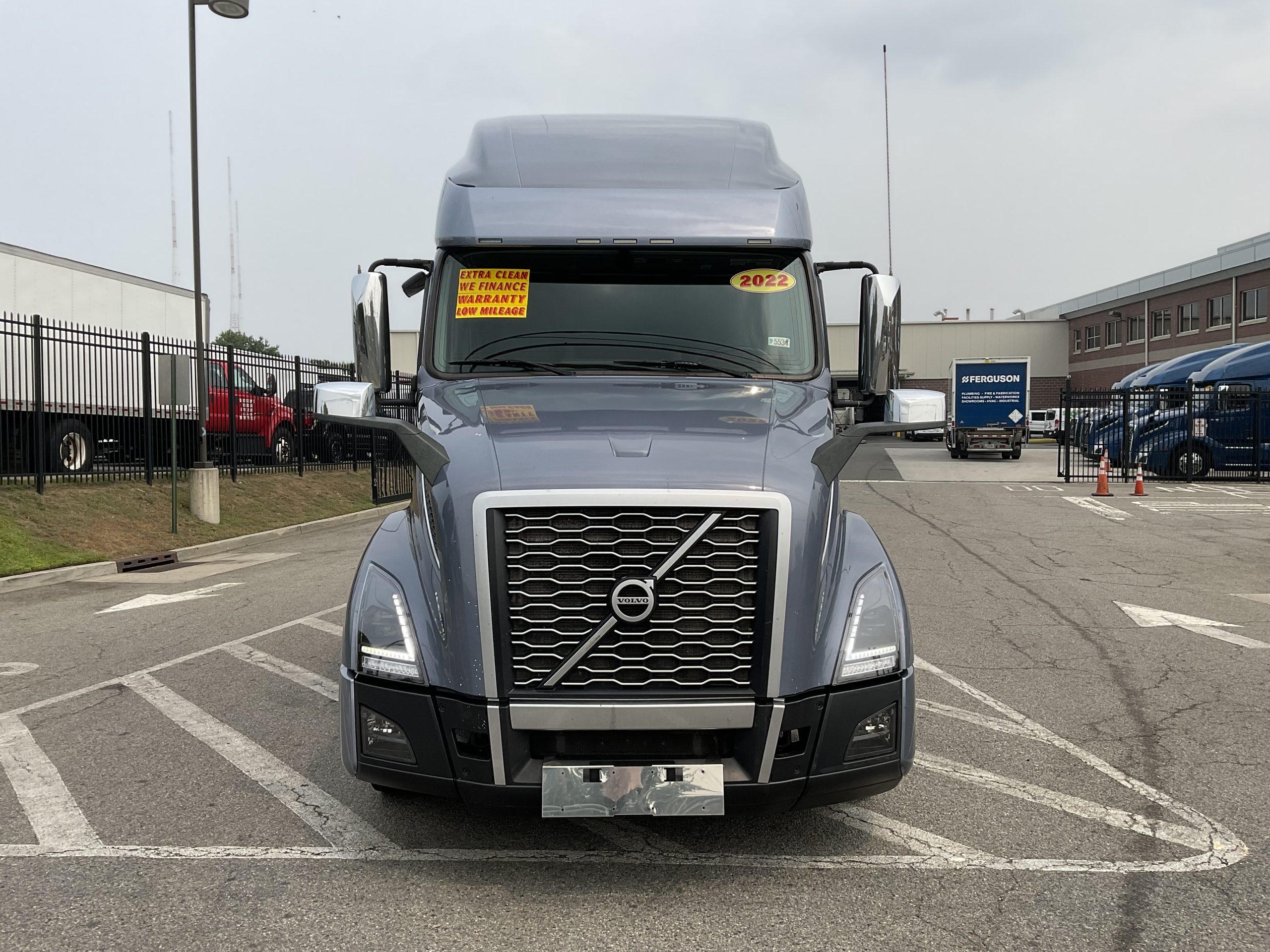 2022 VOLVO VNL64T760 - image 3 of 6