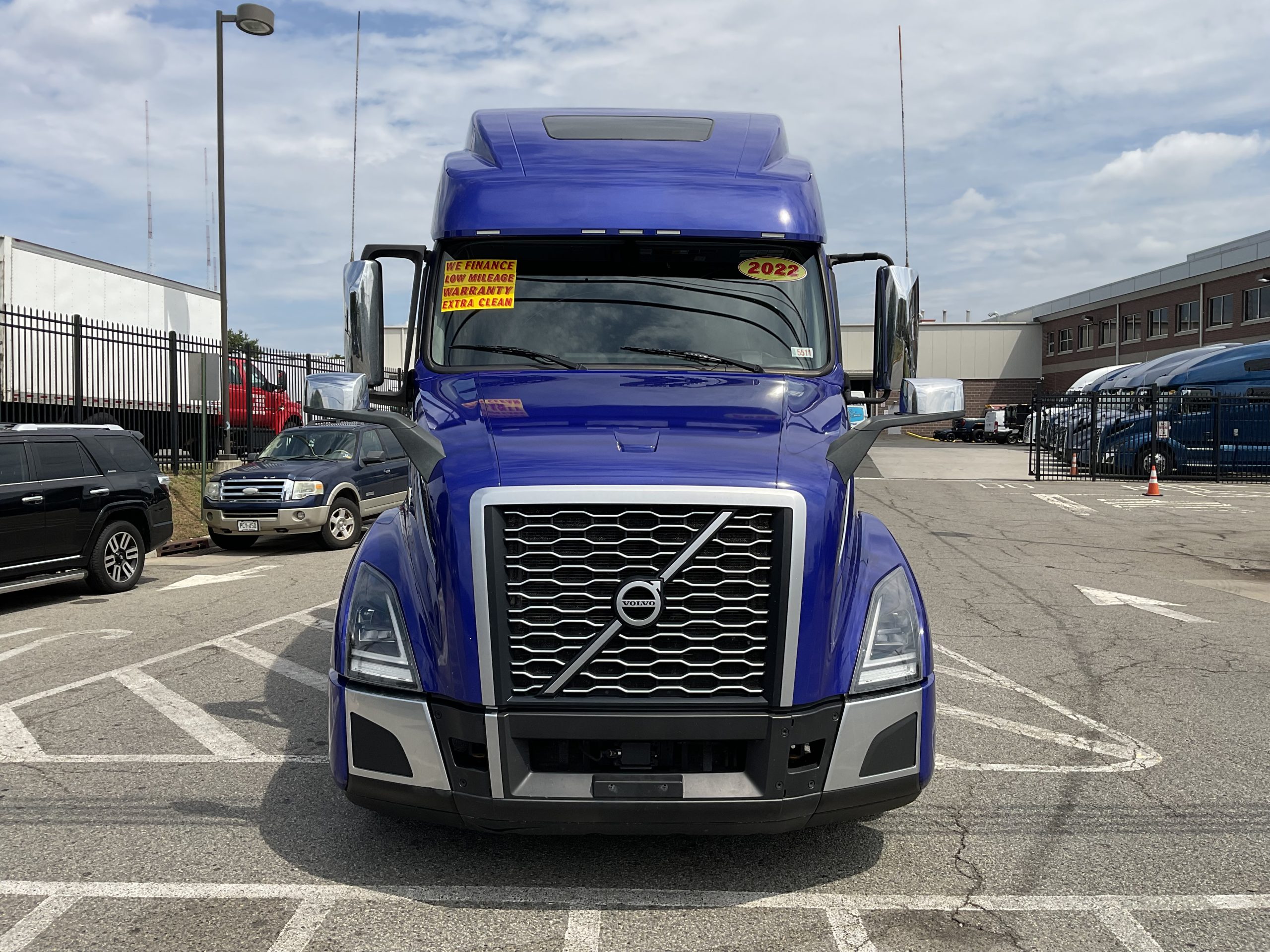 2022 VOLVO VNL64T860 - image 3 of 6