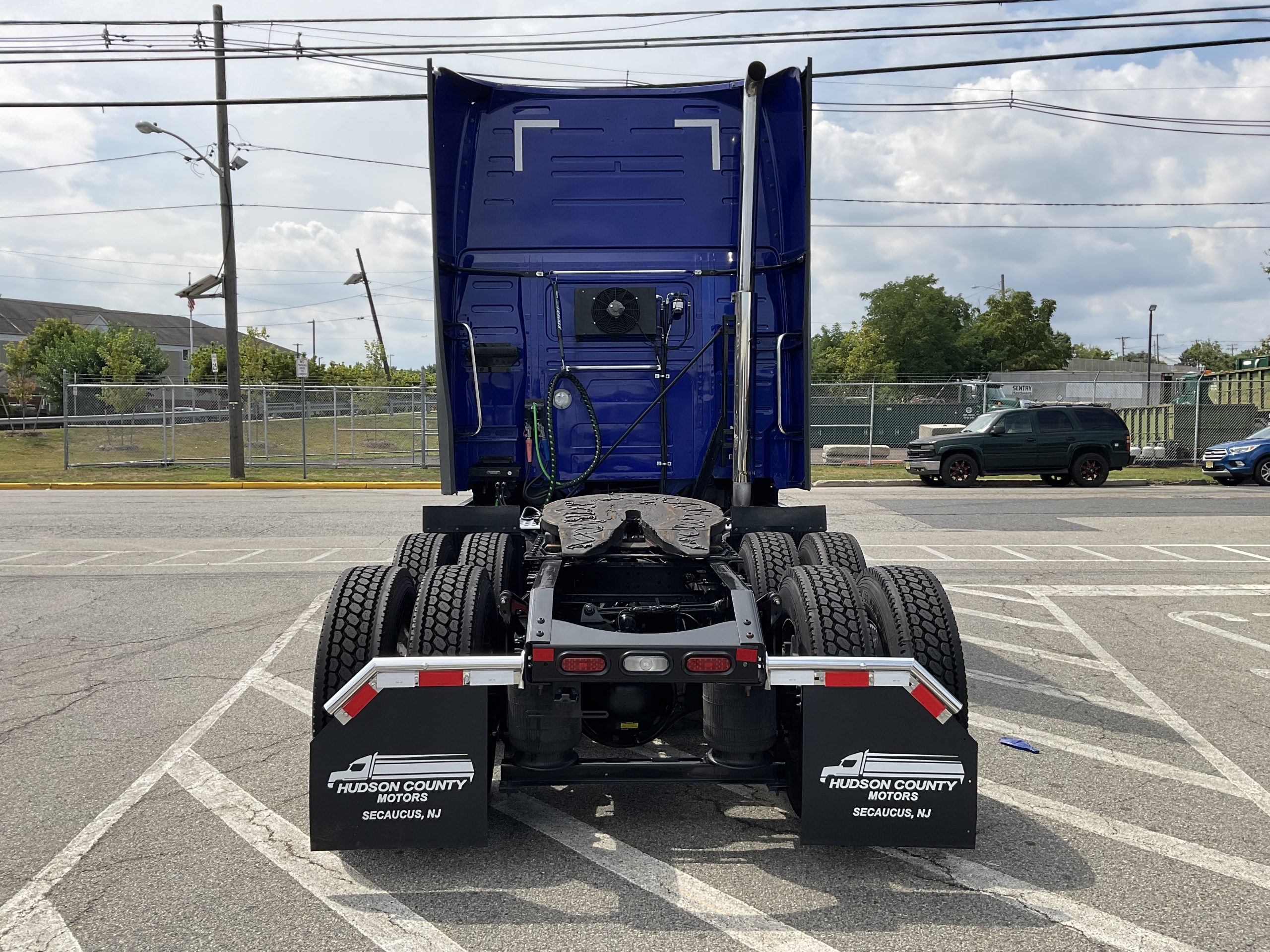 2022 VOLVO VNL64T860 - Hudson County Motors is a heavy truck