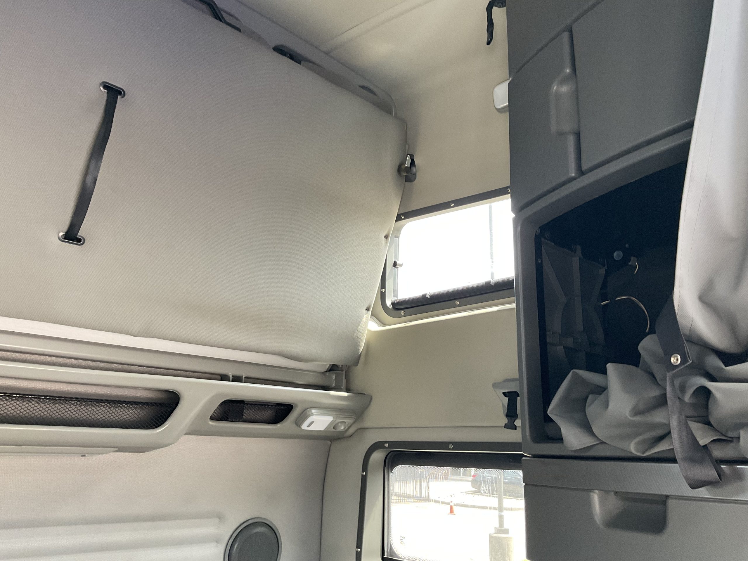 2022 VOLVO VNL64T860 - Hudson County Motors is a heavy truck