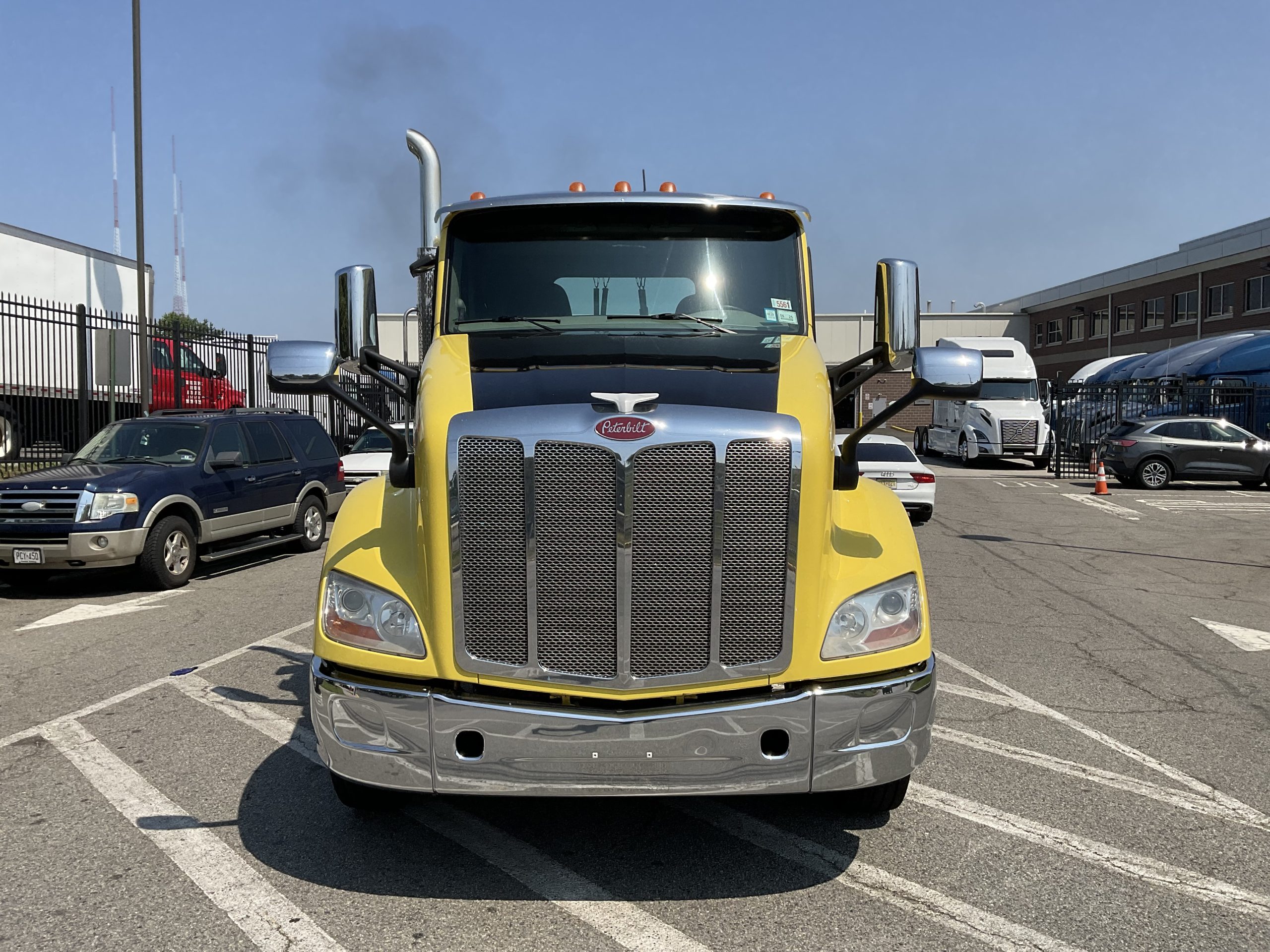 2021 PETERBILT 579 - image 3 of 6