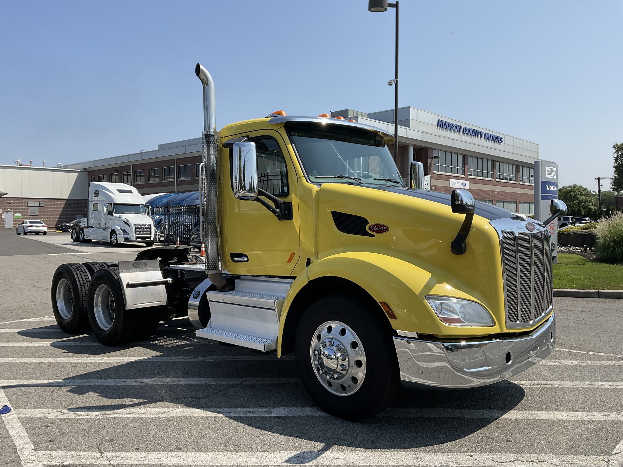 2021 PETERBILT 579 - image 4 of 6