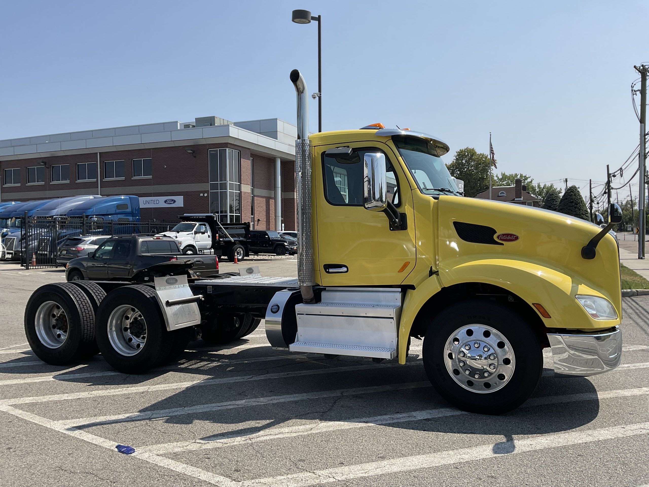 2021 PETERBILT 579 - image 5 of 6