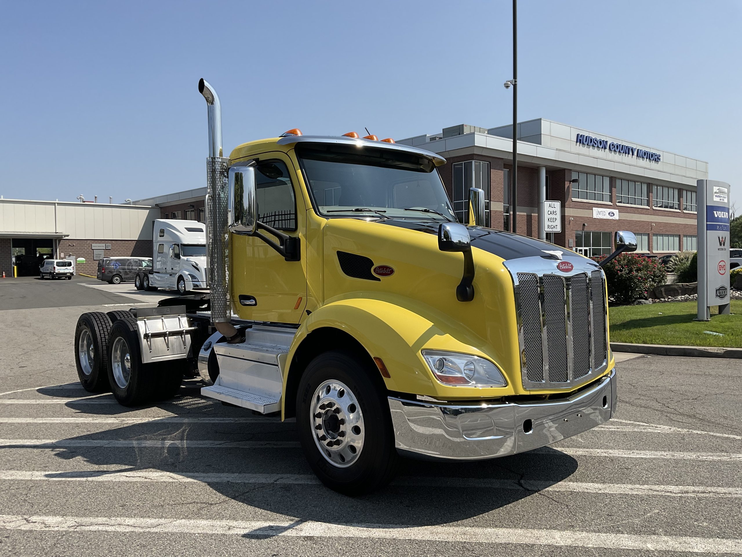 2021 PETERBILT 579 - image 4 of 6