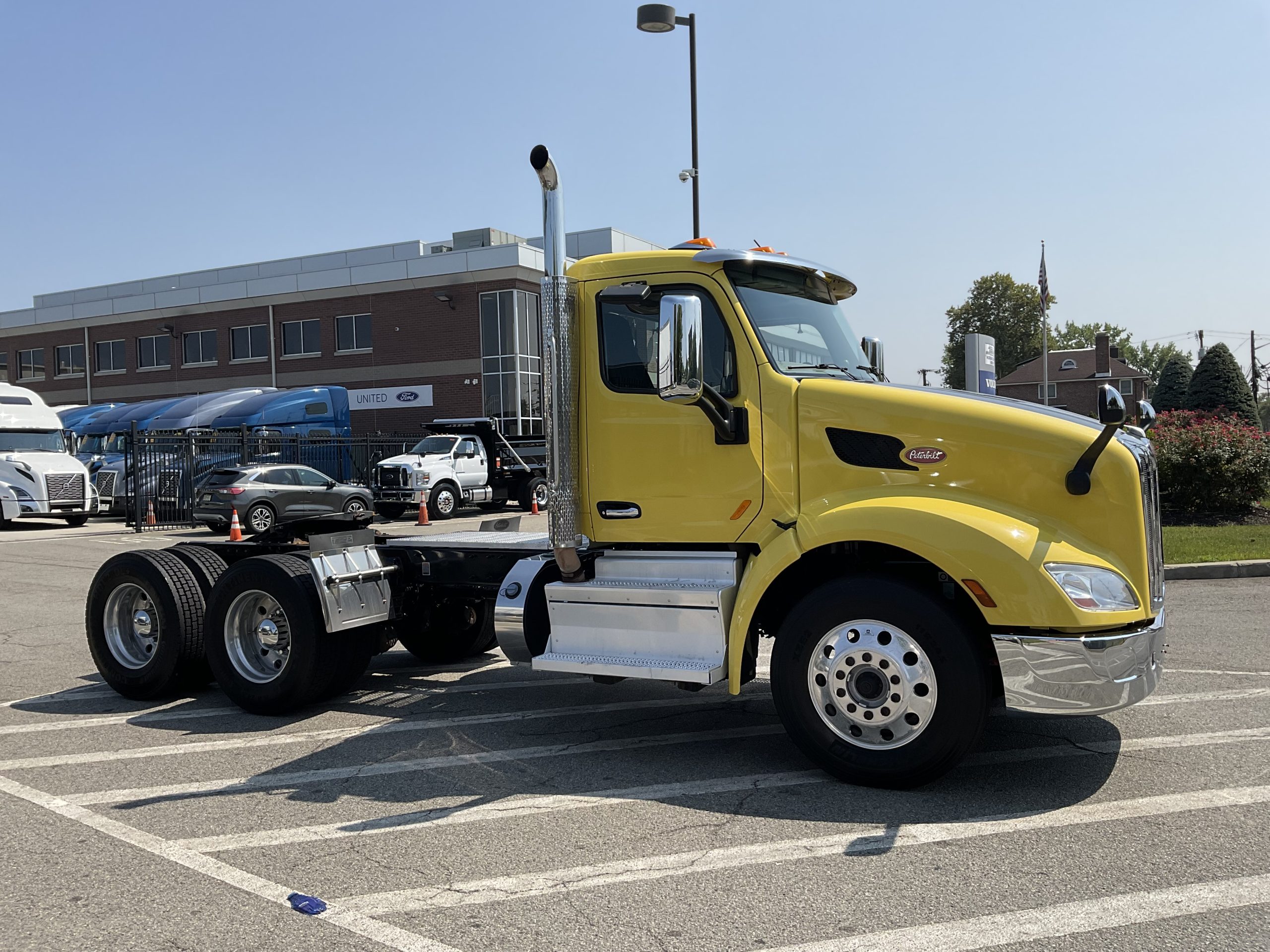 2021 PETERBILT 579 - image 5 of 6