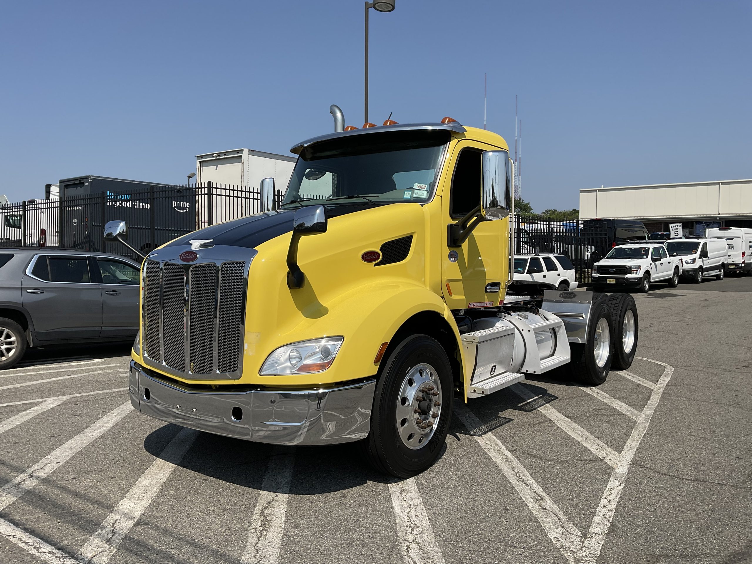 2021 PETERBILT 579 - image 2 of 6