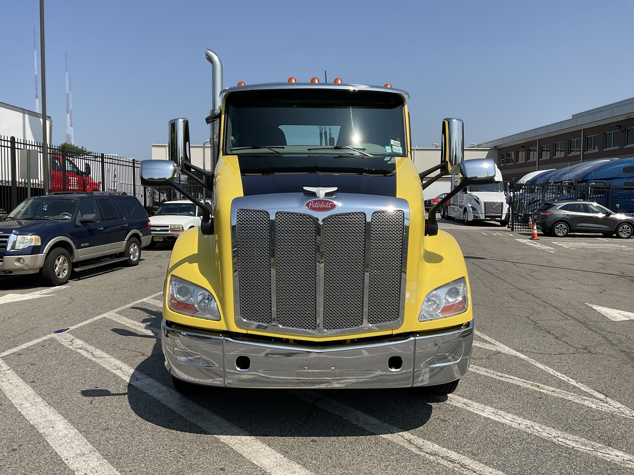 2021 PETERBILT 579 - image 3 of 6