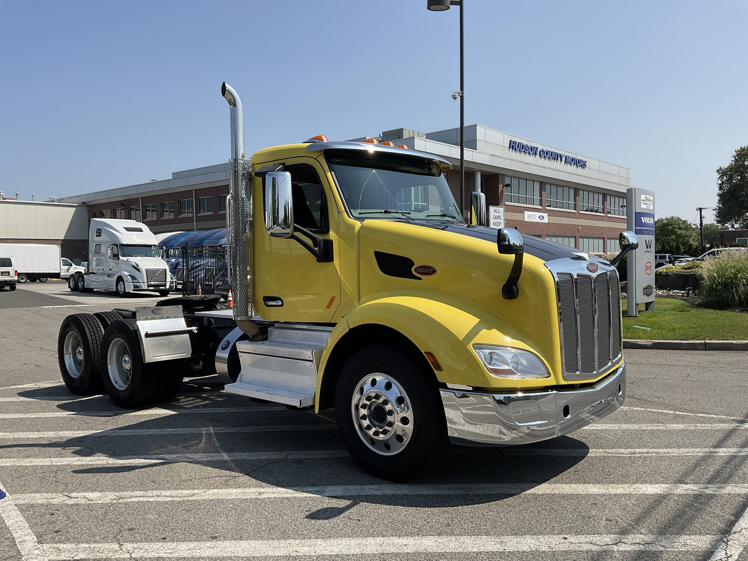 2021 PETERBILT 579 - image 4 of 6