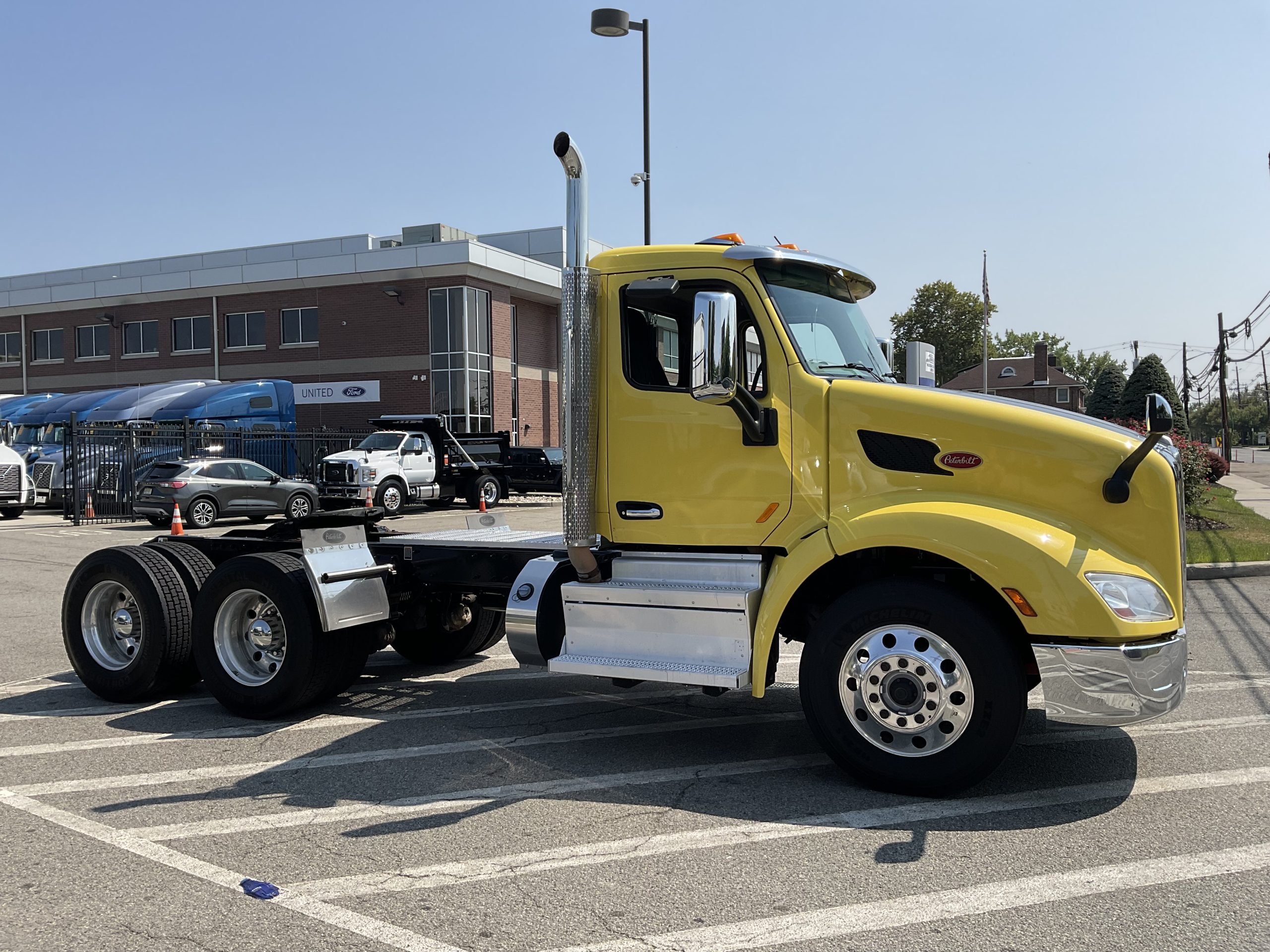 2021 PETERBILT 579 - image 5 of 6