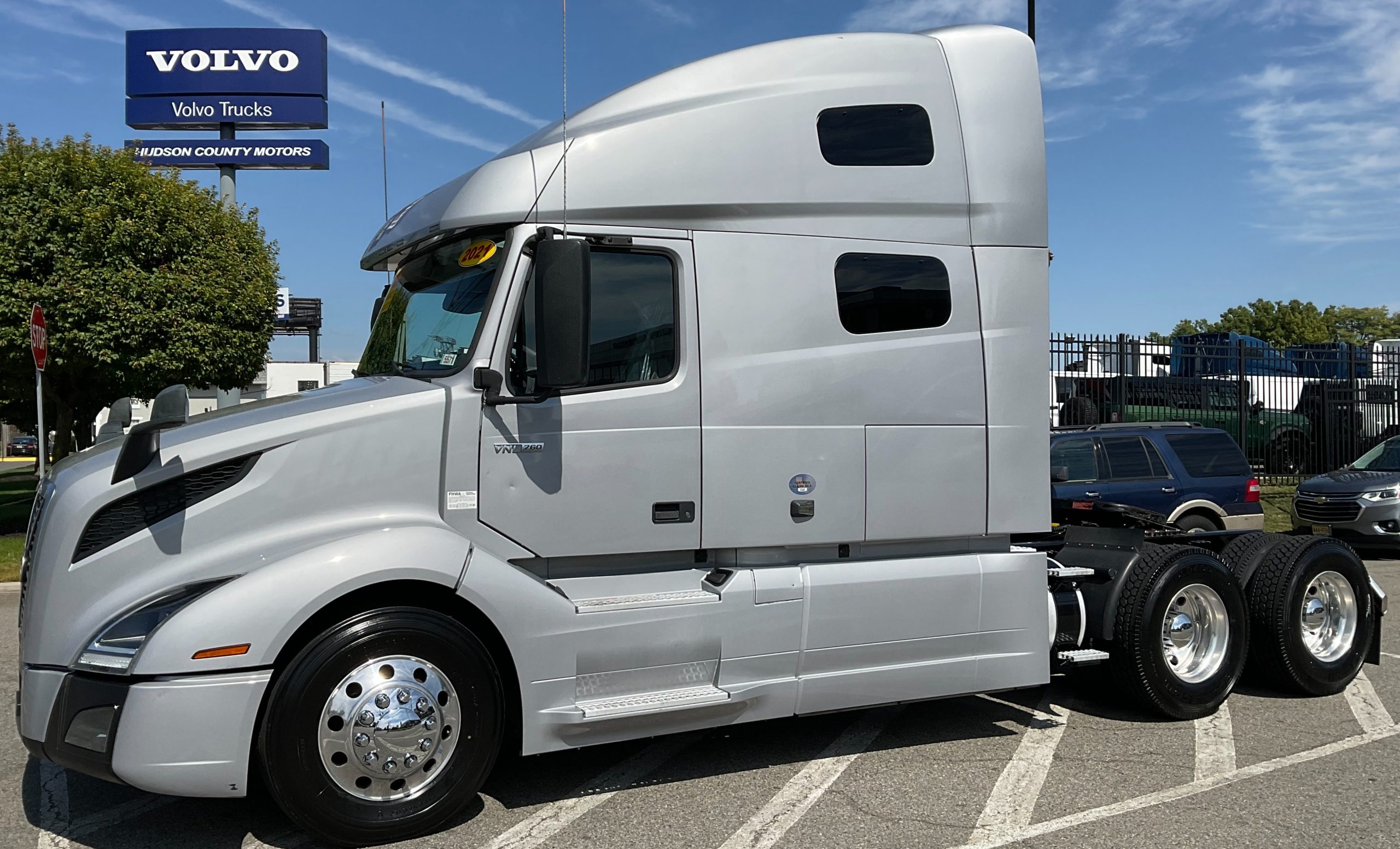 2021 VOLVO VNL64T760 - image 1 of 6