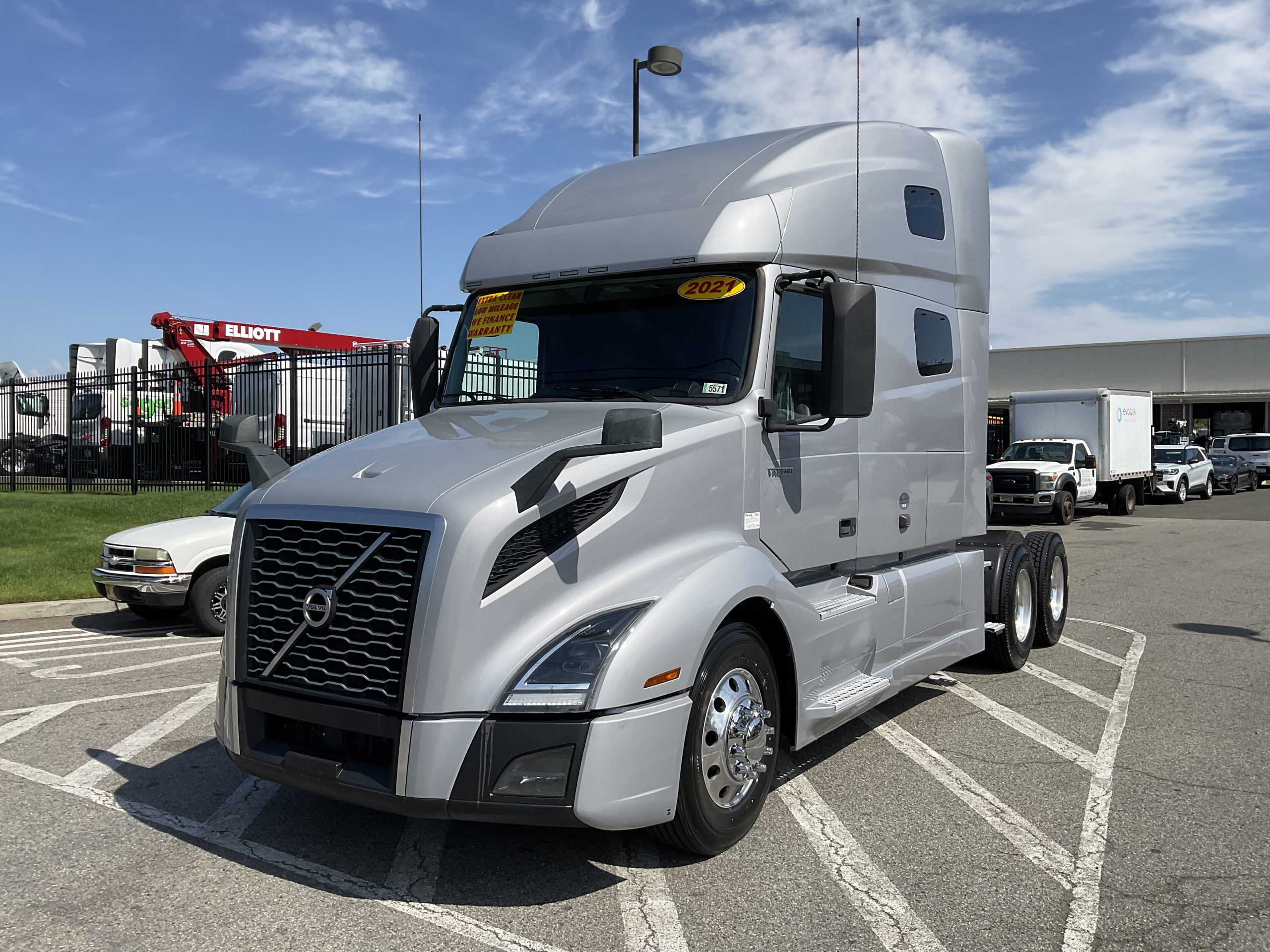 2021 VOLVO VNL64T760 - image 2 of 6