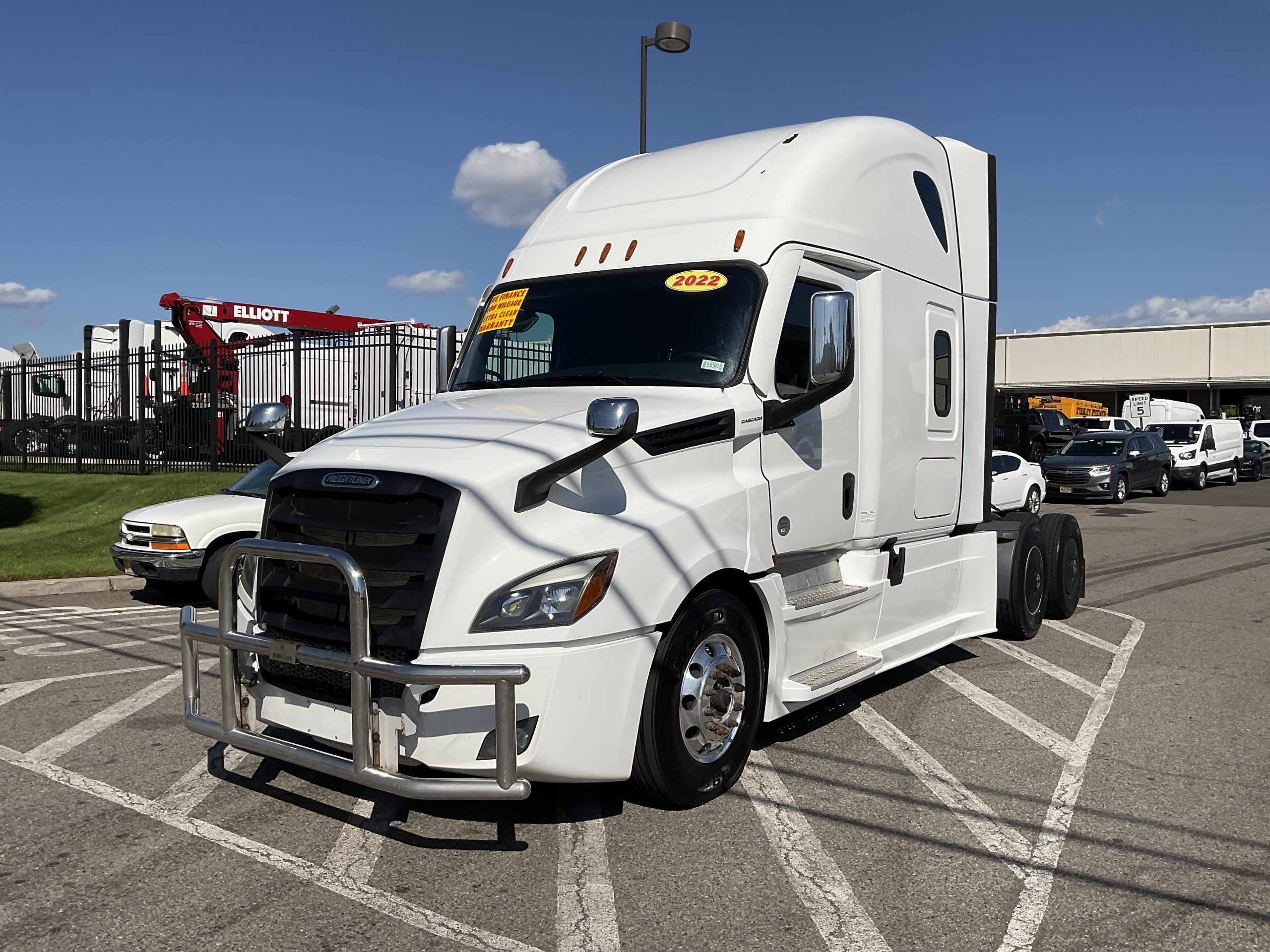 2022 FREIGHTLINER CASCADIA 126 - image 2 of 6