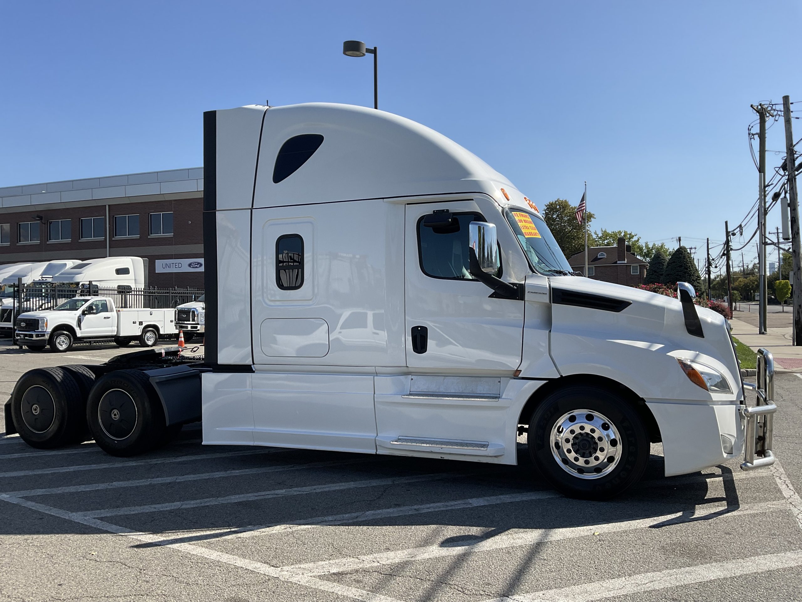 2022 FREIGHTLINER CASCADIA 126 - image 5 of 6