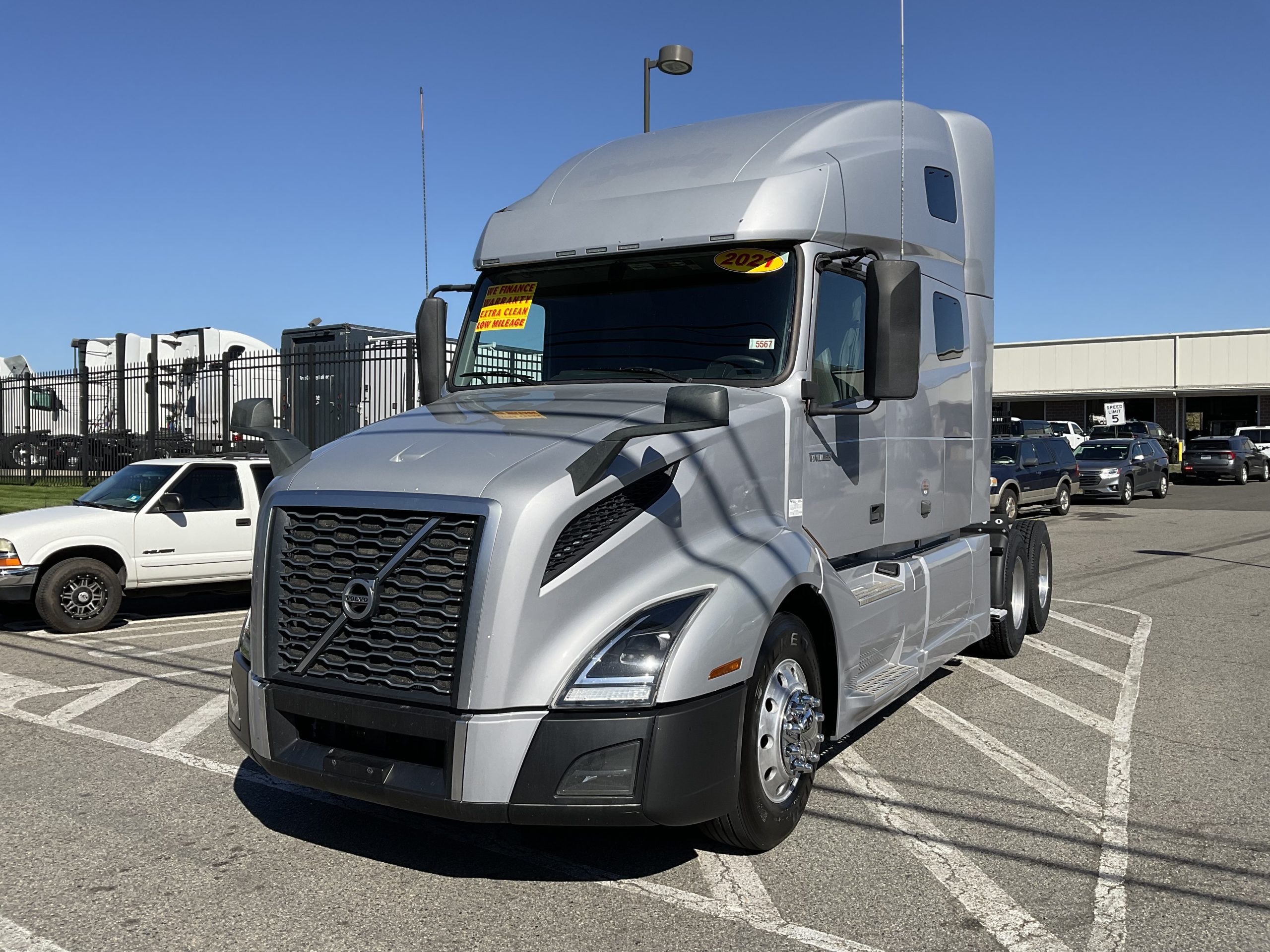 2021 VOLVO VNL64T760 - image 2 of 6