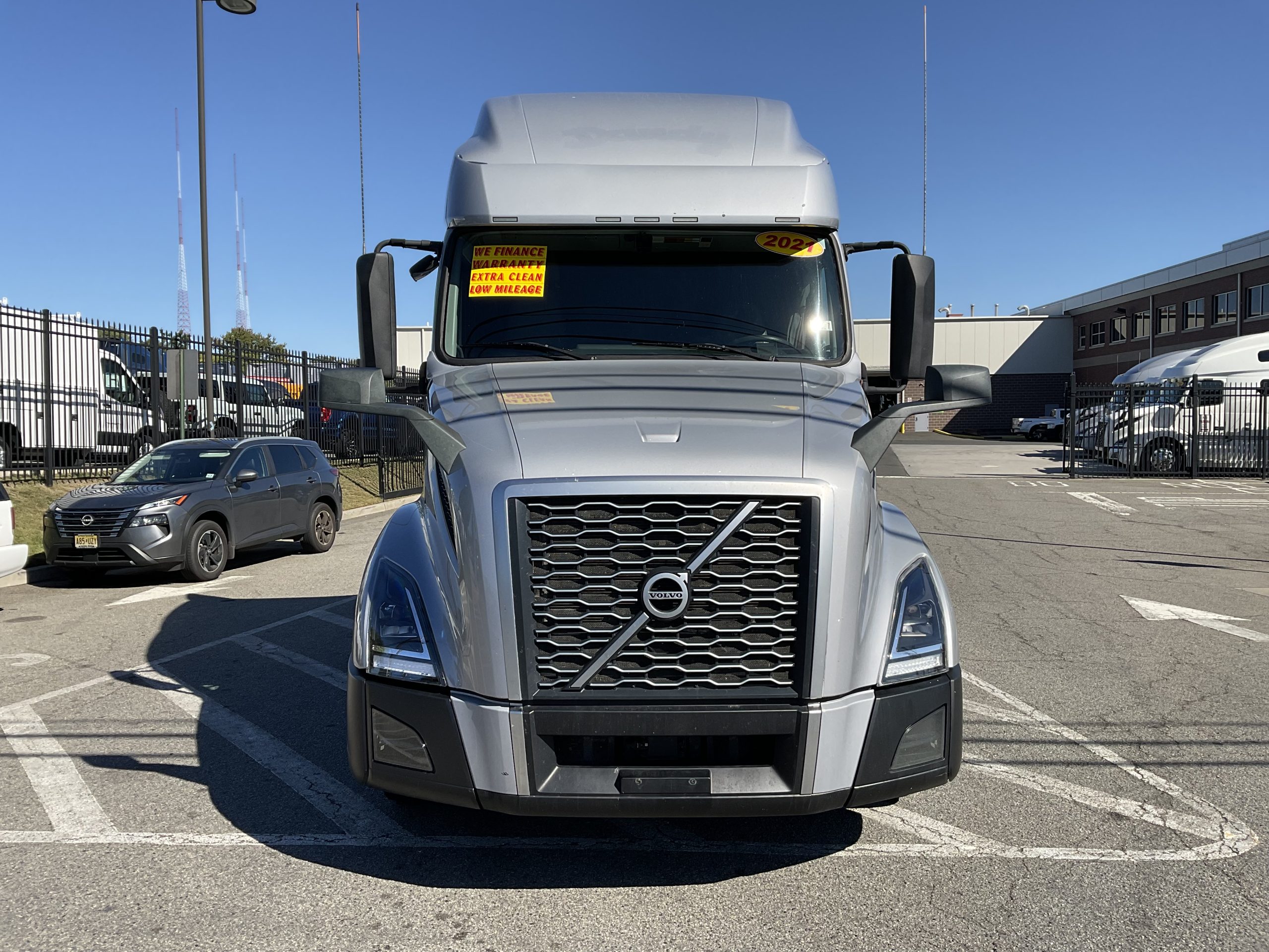 2021 VOLVO VNL64T760 - image 3 of 6