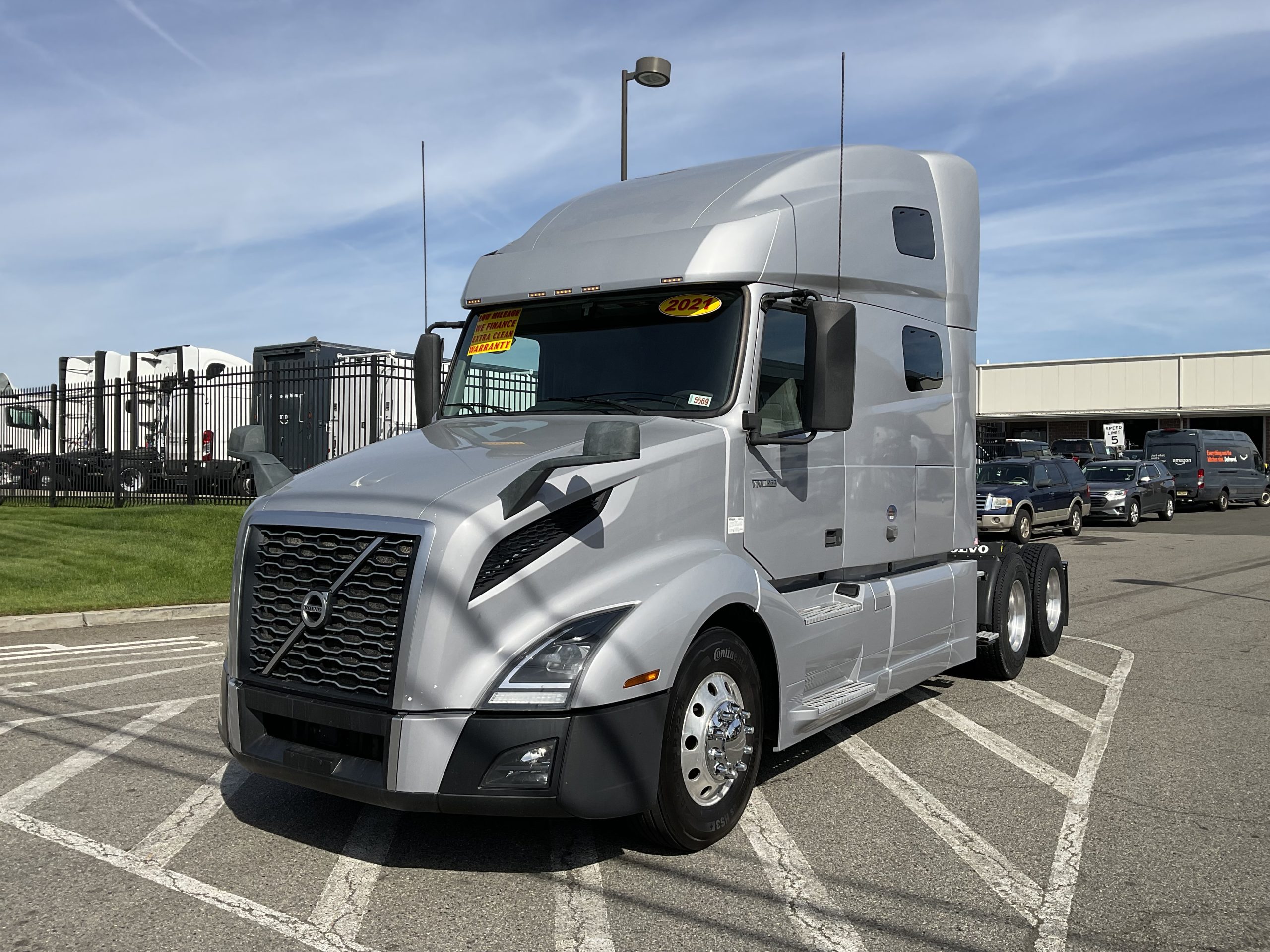 2021 VOLVO VNL64T760 - image 2 of 6