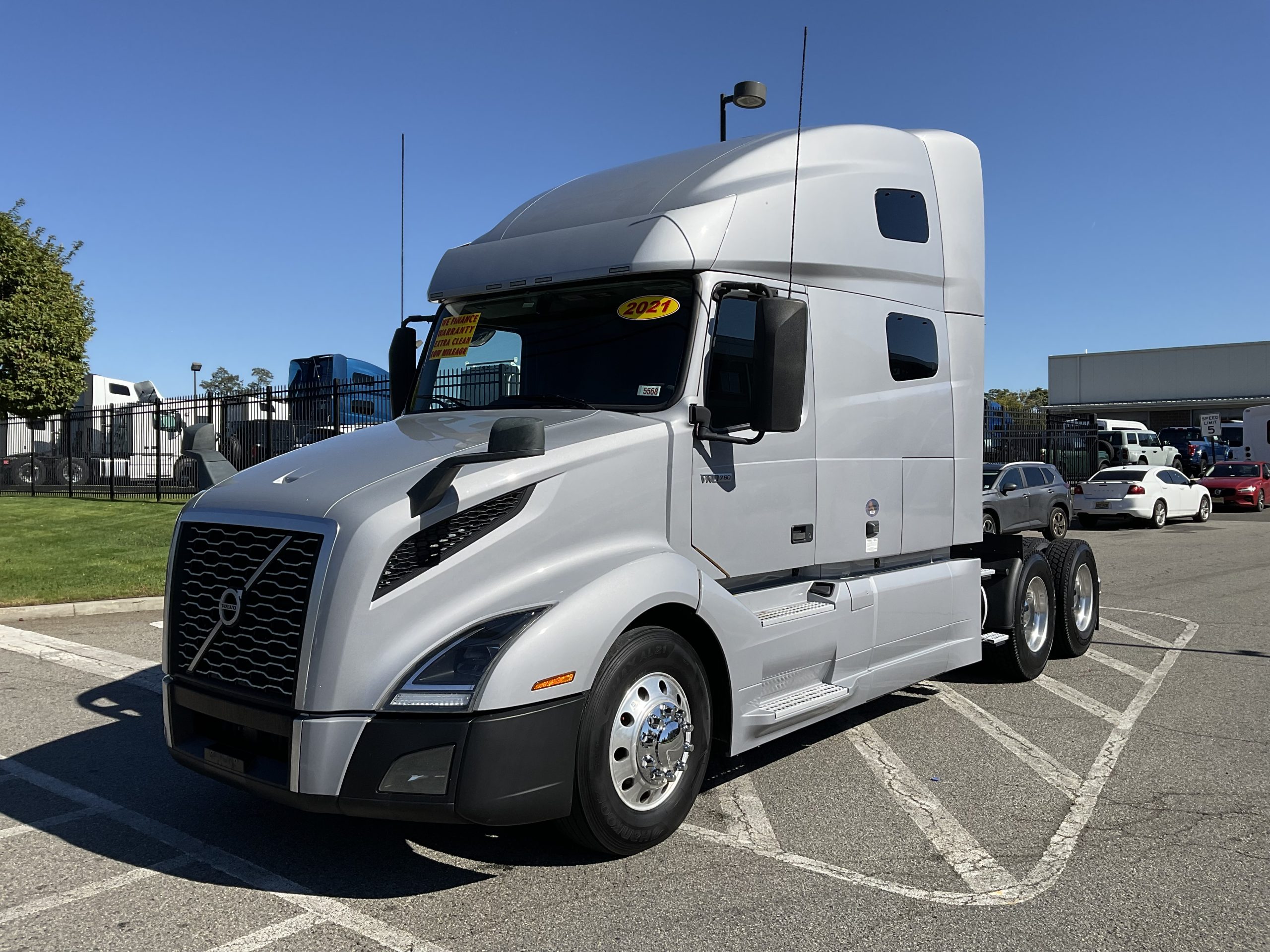 2021 VOLVO VNL64T760 - image 2 of 6