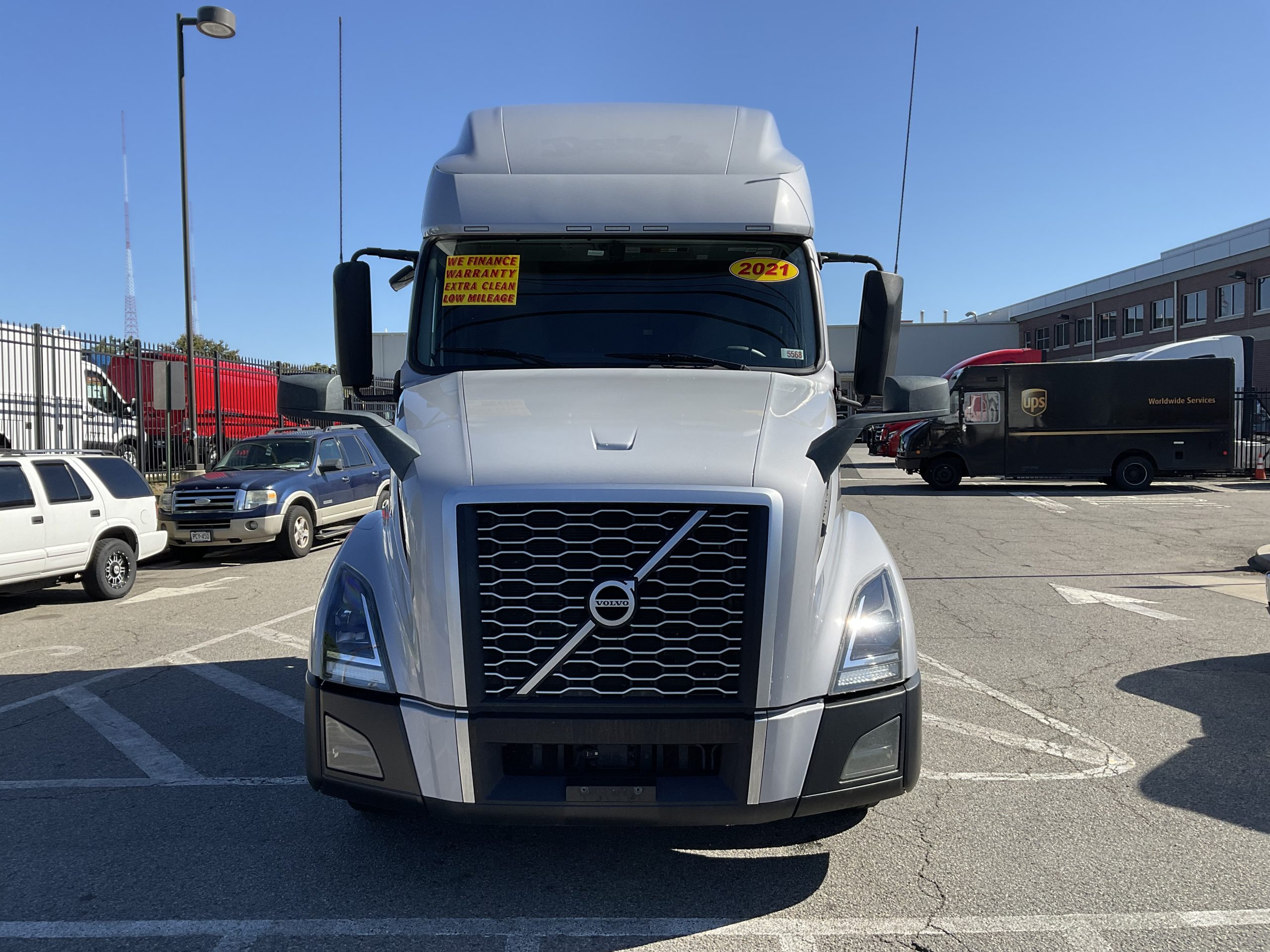 2021 VOLVO VNL64T760 - image 3 of 6