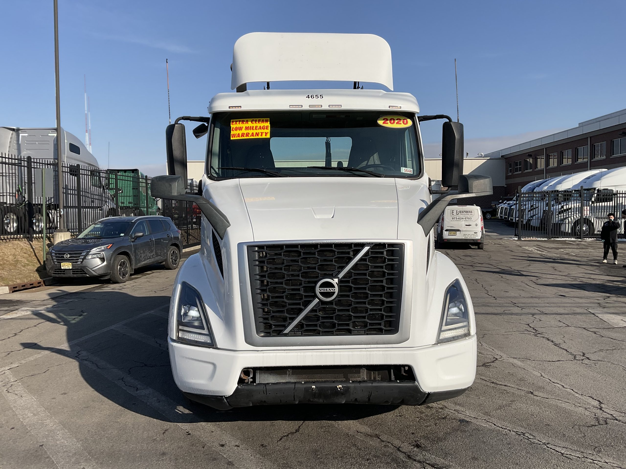 2020 VOLVO VNR64T300 2020 VOLVO VNR64T300 - image 3 of 6