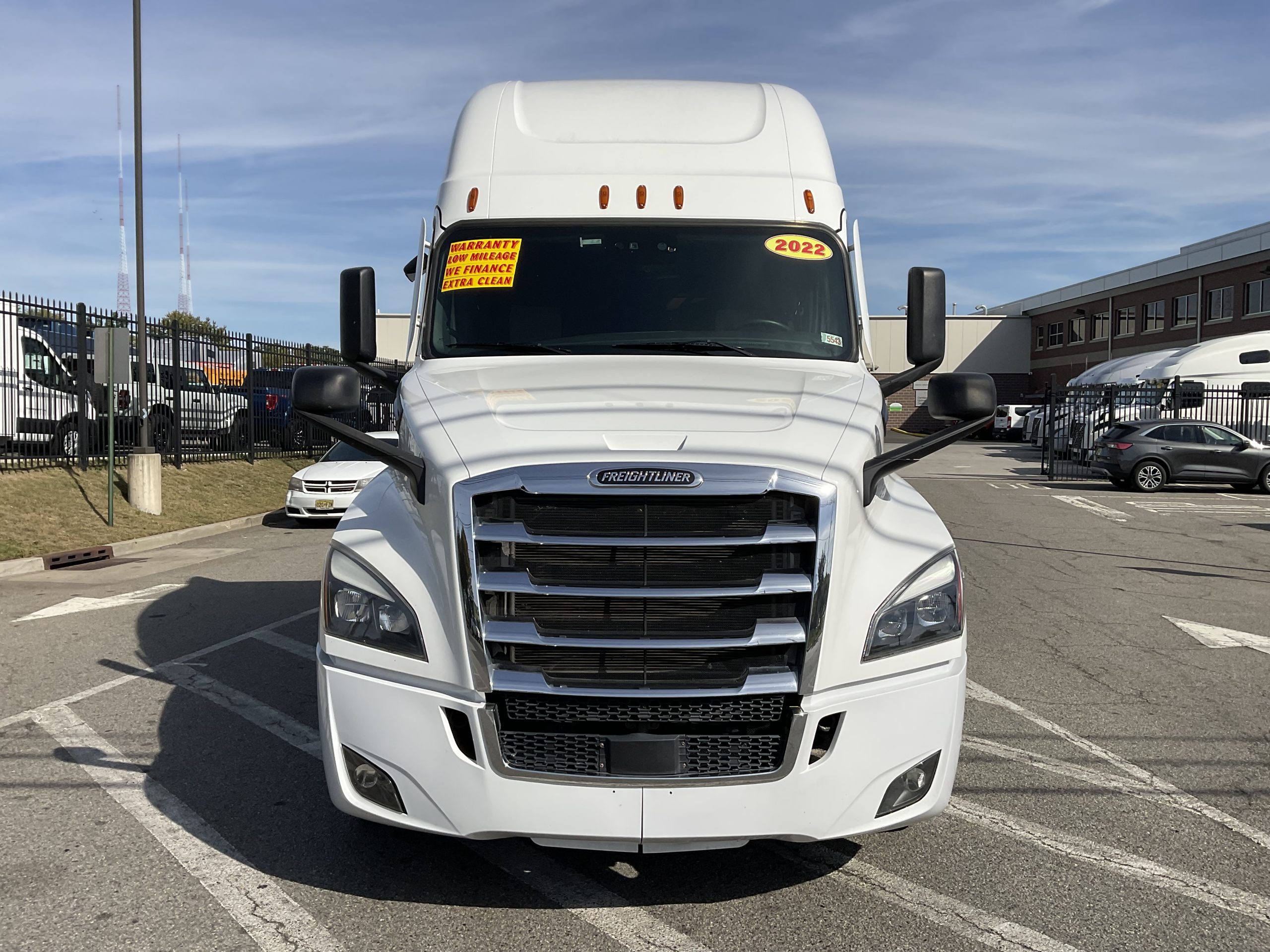 2022 FREIGHTLINER CASCADIA 126 - image 3 of 6