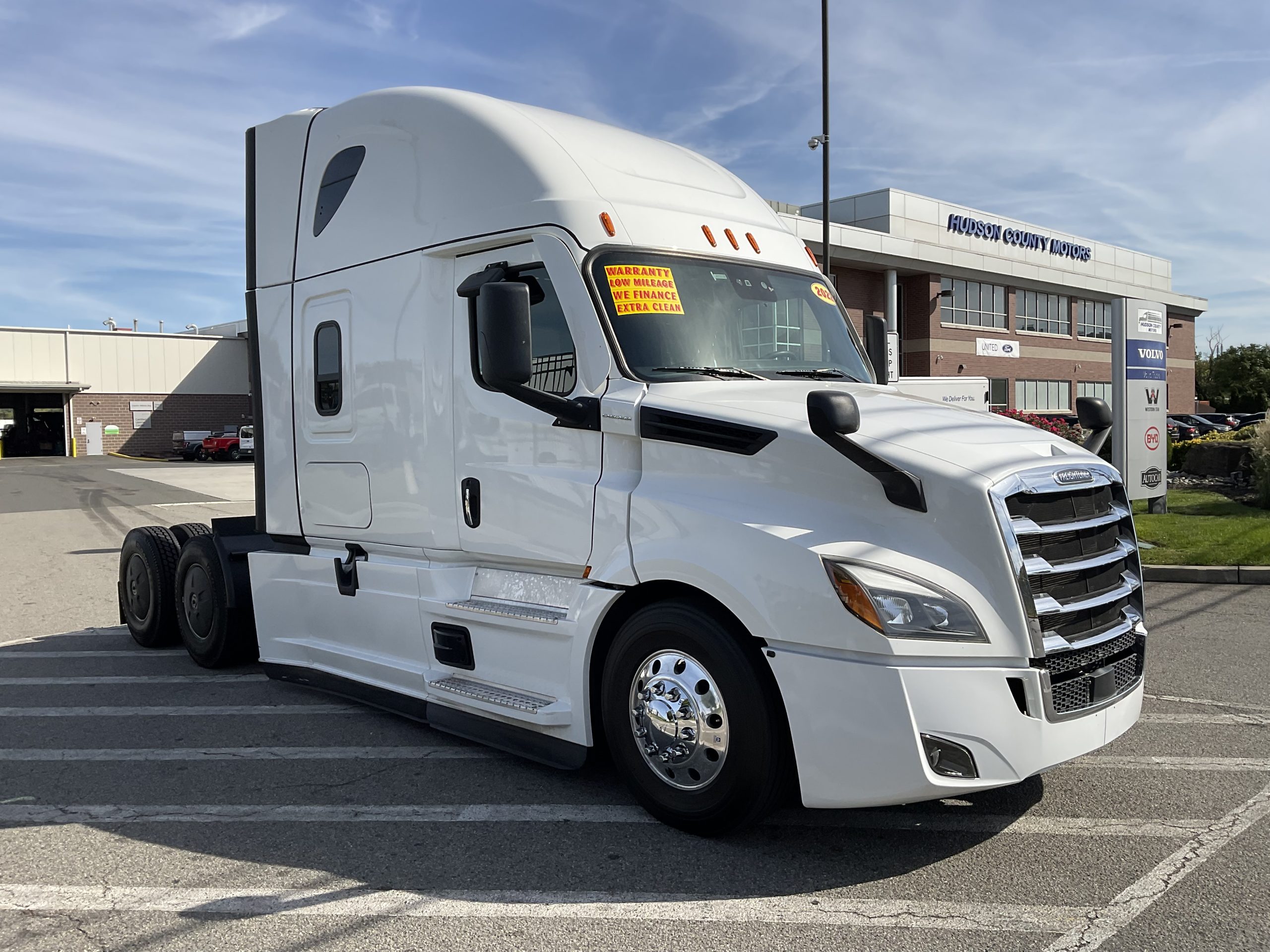 2022 FREIGHTLINER CASCADIA 126 - image 4 of 6